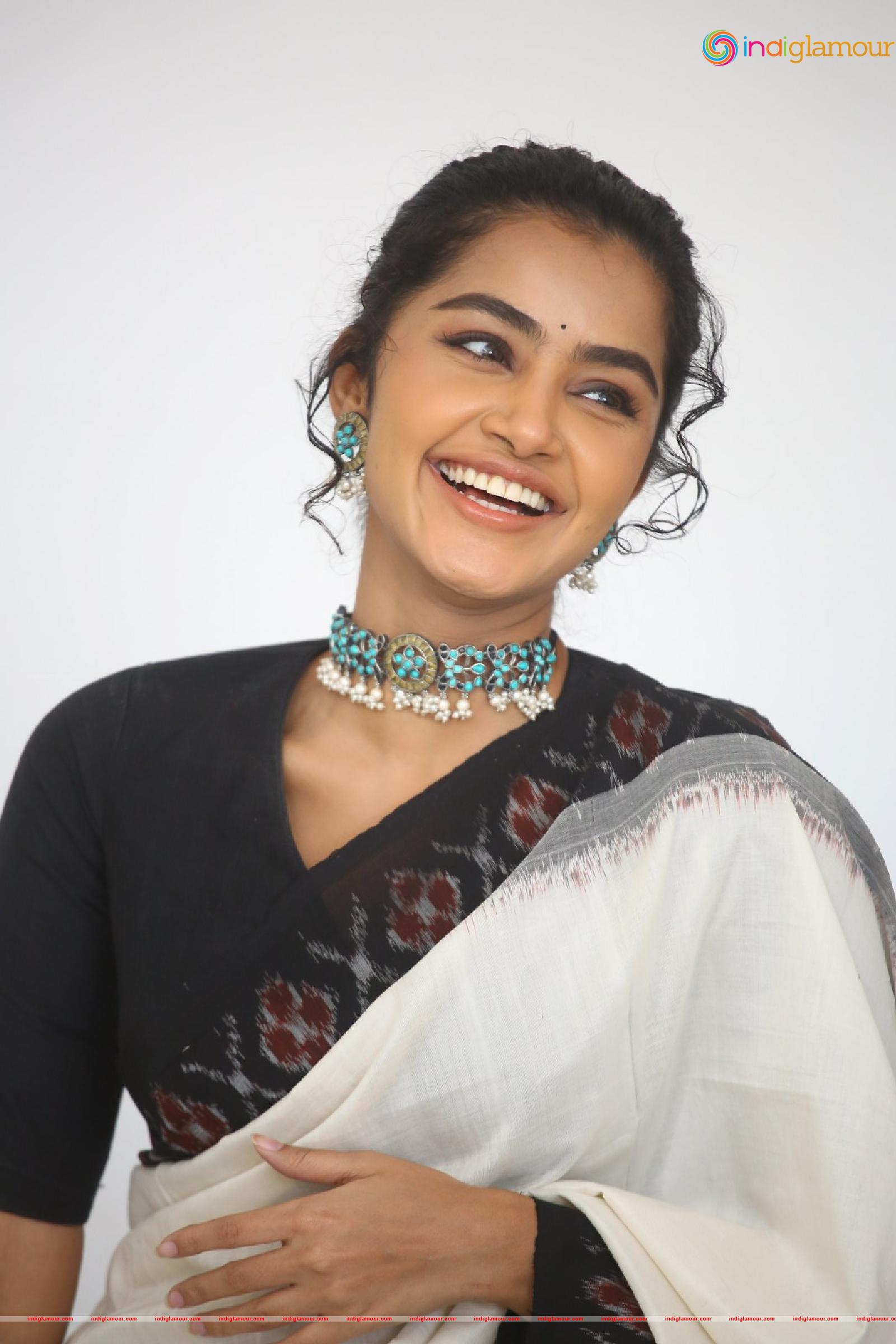 Anupama Parameswaran Actress hd photo
