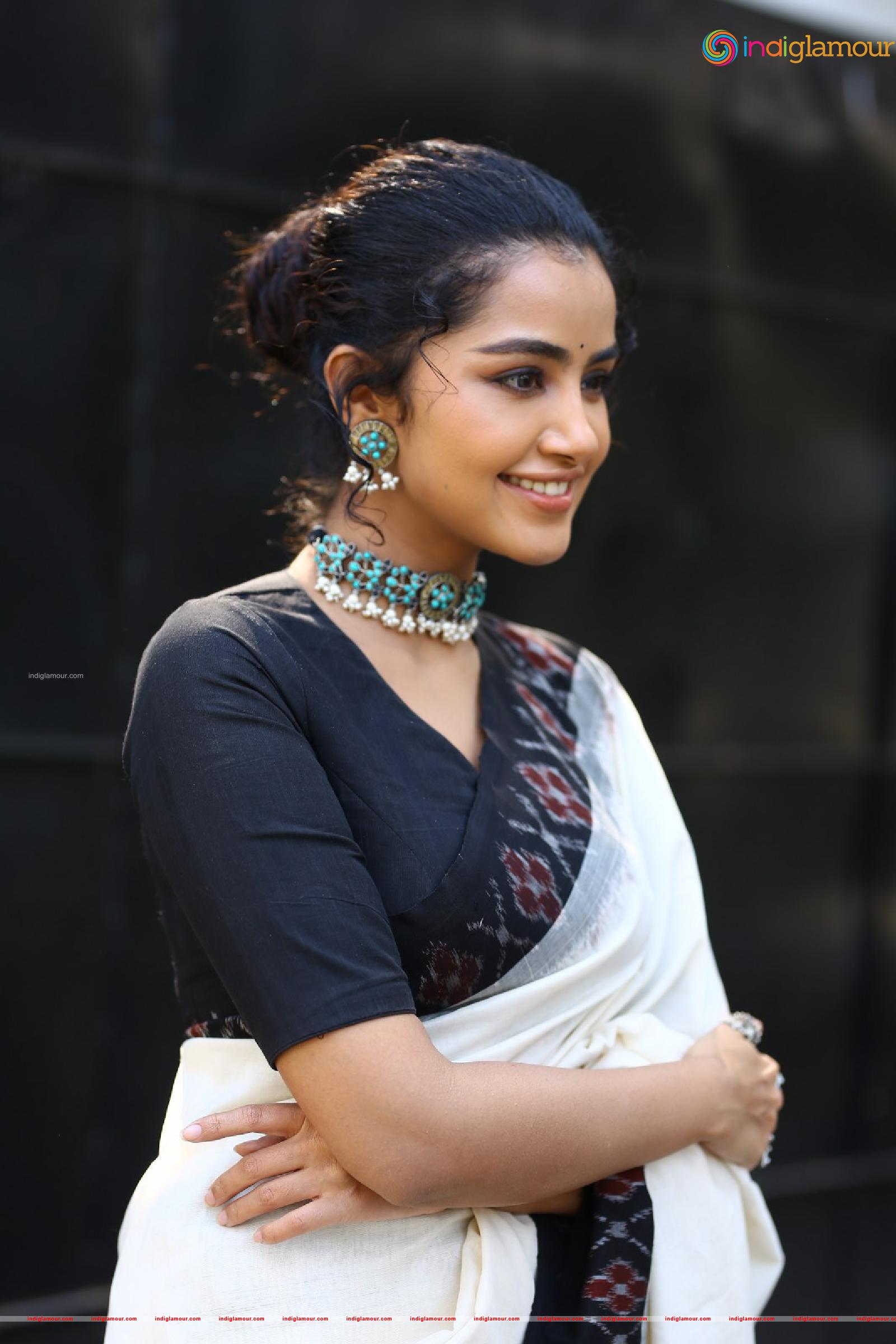 Anupama Parameswaran Actress hd photo