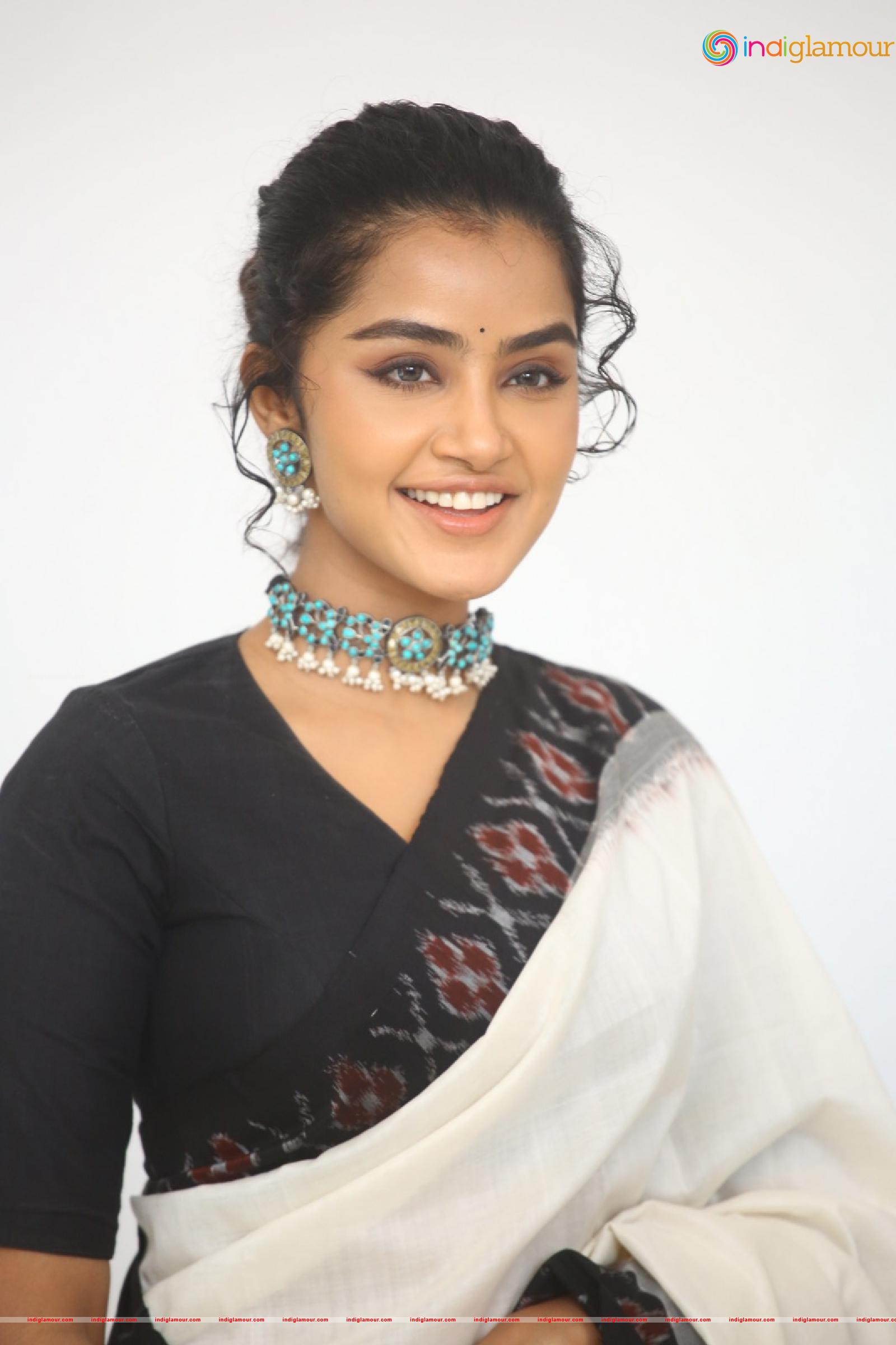 Anupama Parameswaran Actress hd photo