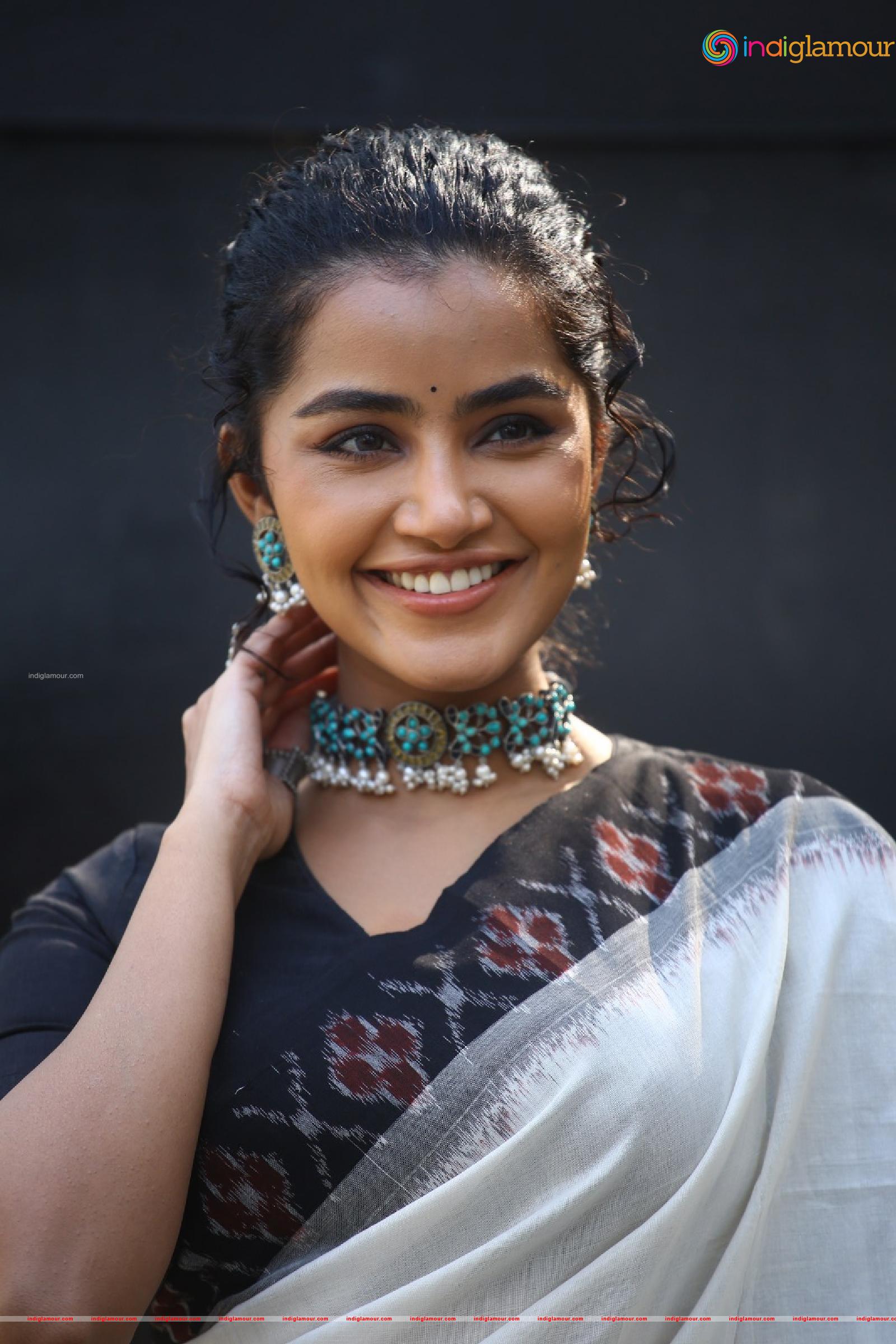 Anupama Parameswaran Actress hd photo