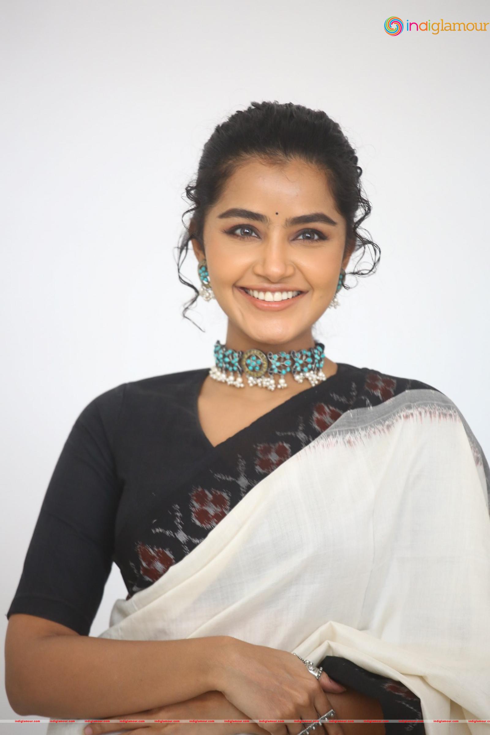 Anupama Parameswaran Actress hd photo
