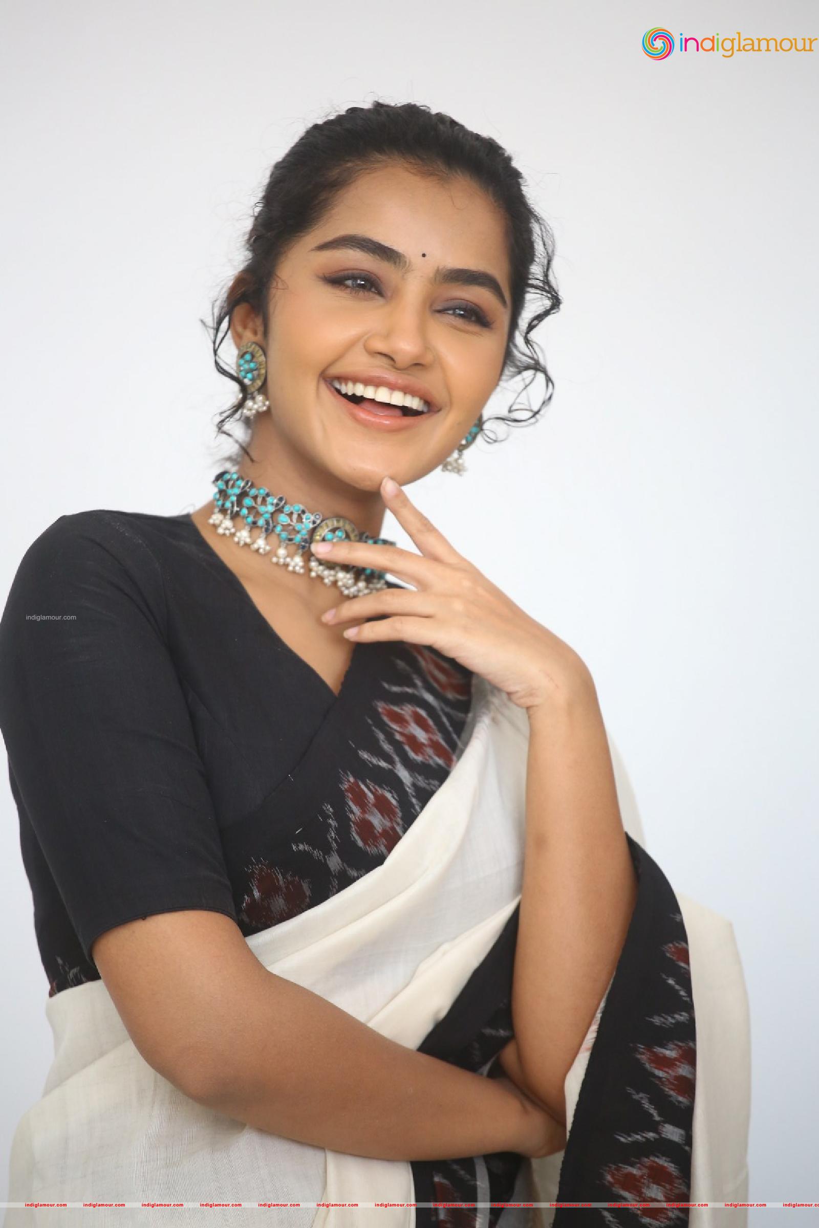 Anupama Parameswaran Actress hd photo