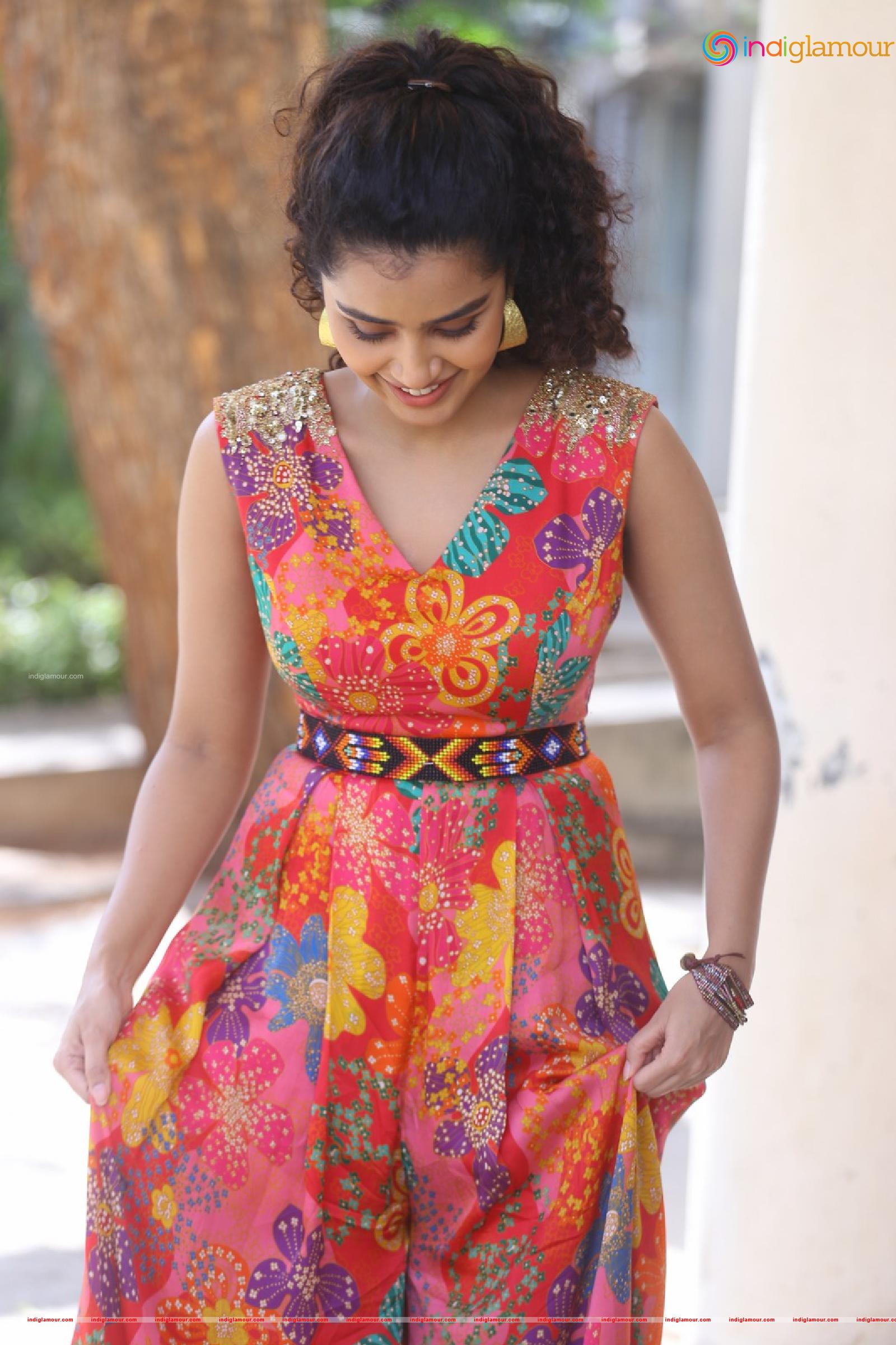 Anupama Parameswaran Actress hd photo