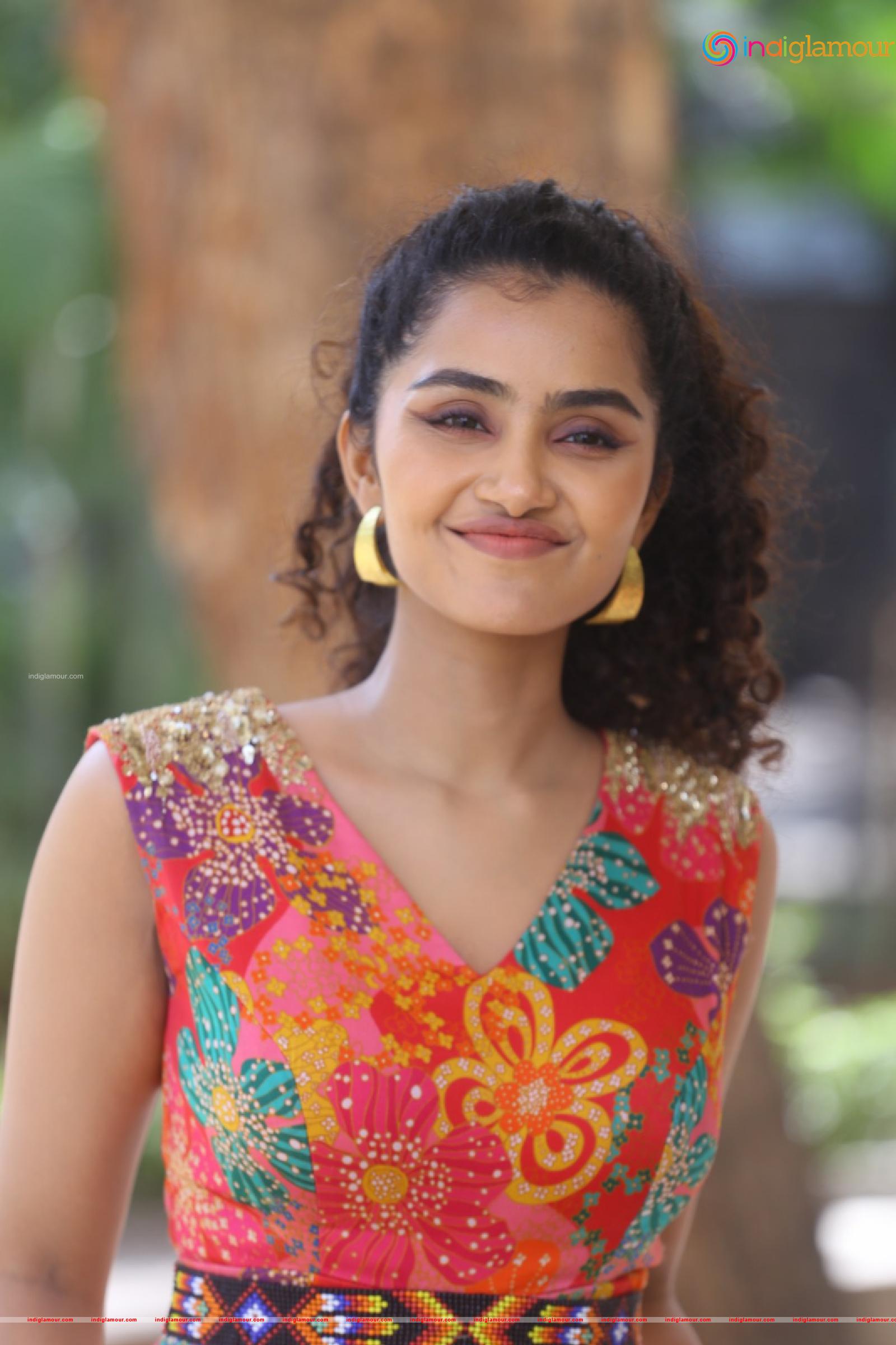Anupama Parameswaran Actress hd photo