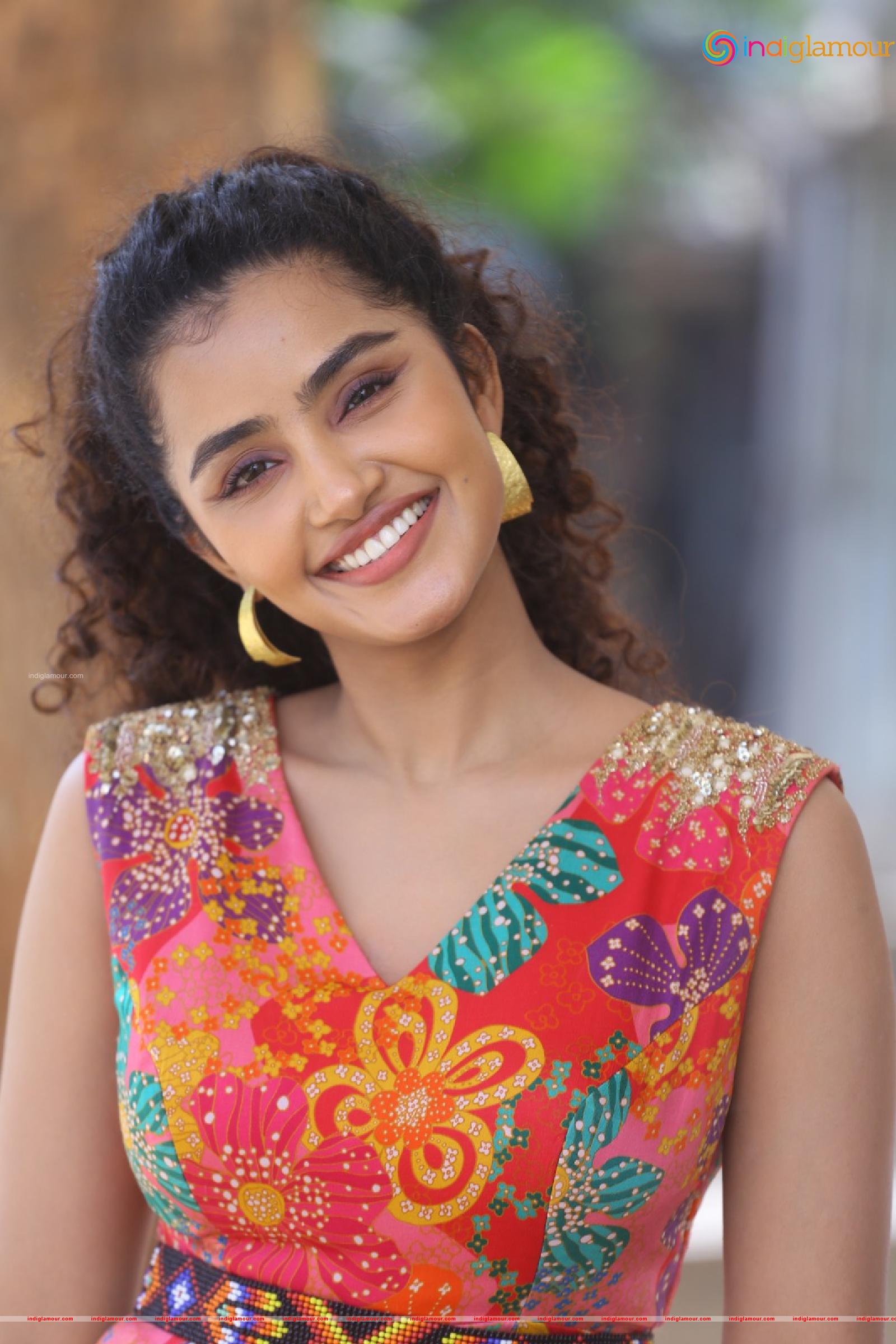 Anupama Parameswaran Actress hd photo