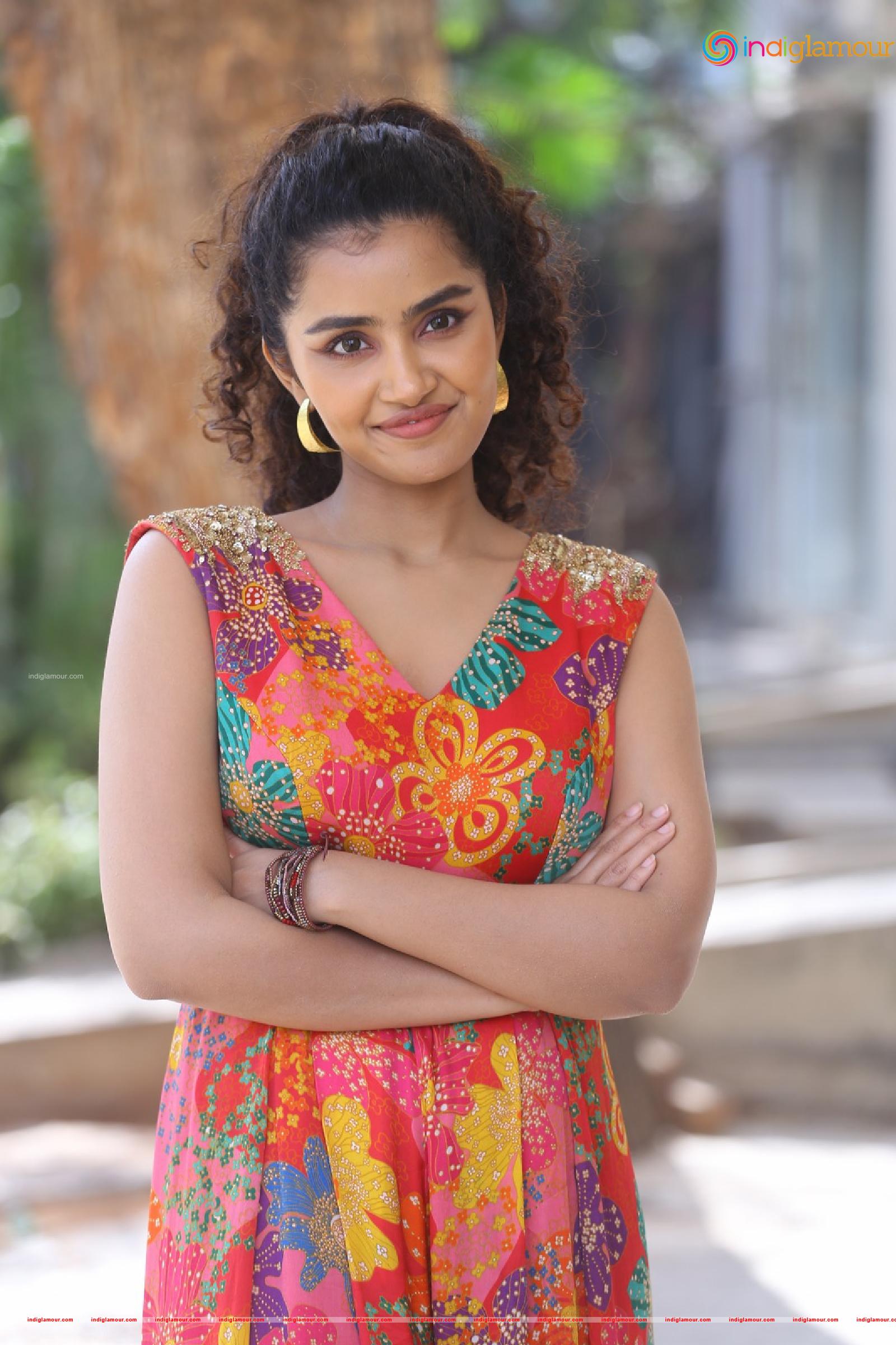 Anupama Parameswaran Actress hd photo