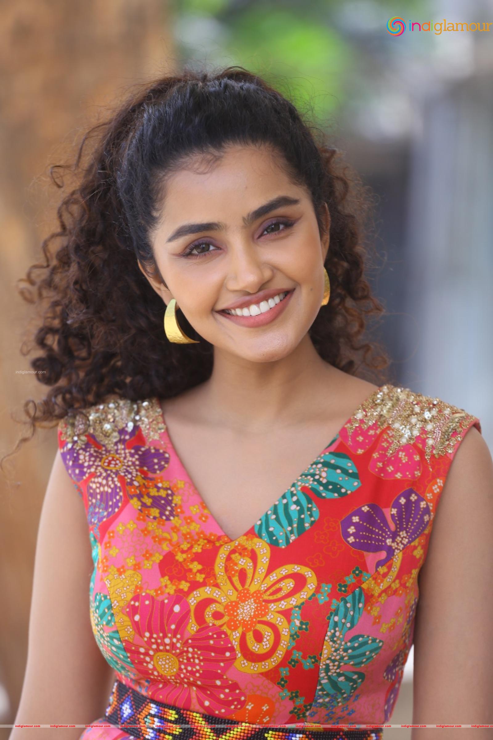 Anupama Parameswaran Actress hd photo