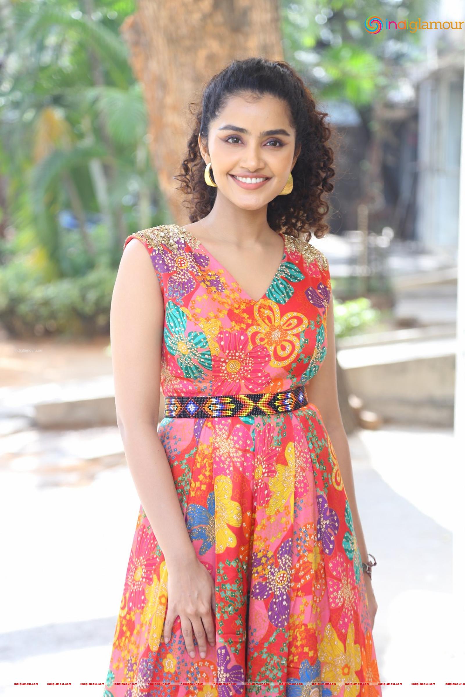 Anupama Parameswaran Actress hd photo