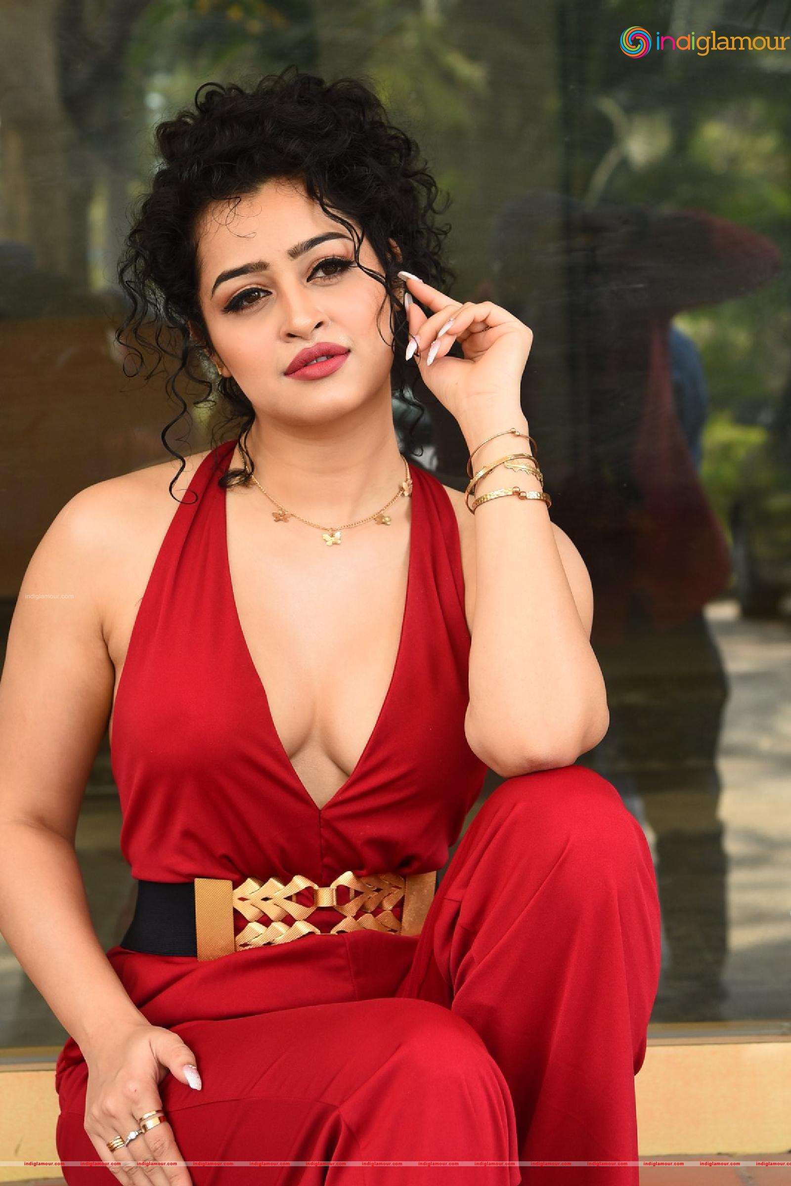 Apsara Rani Actress hd photo