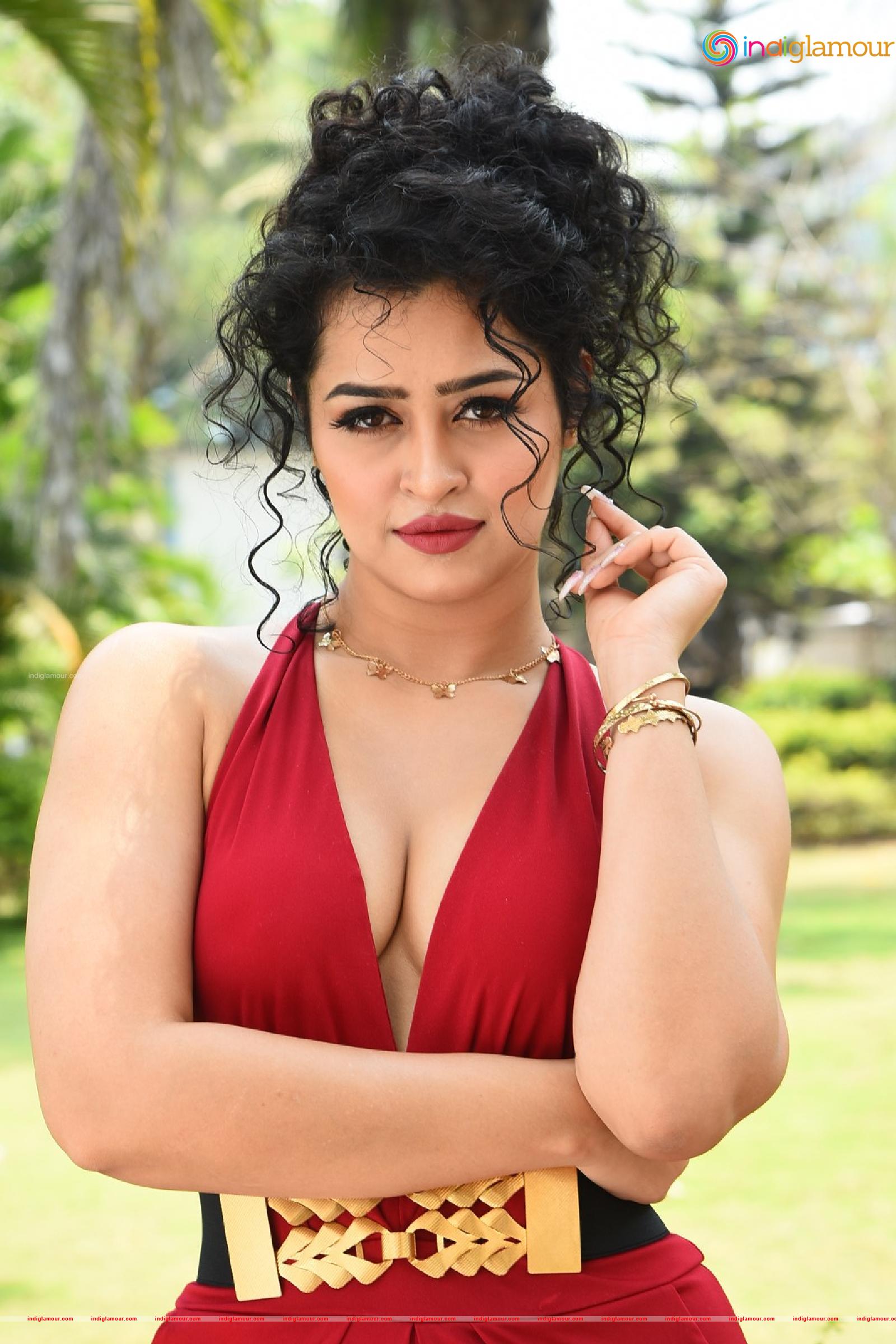 Apsara Rani Actress hd photo