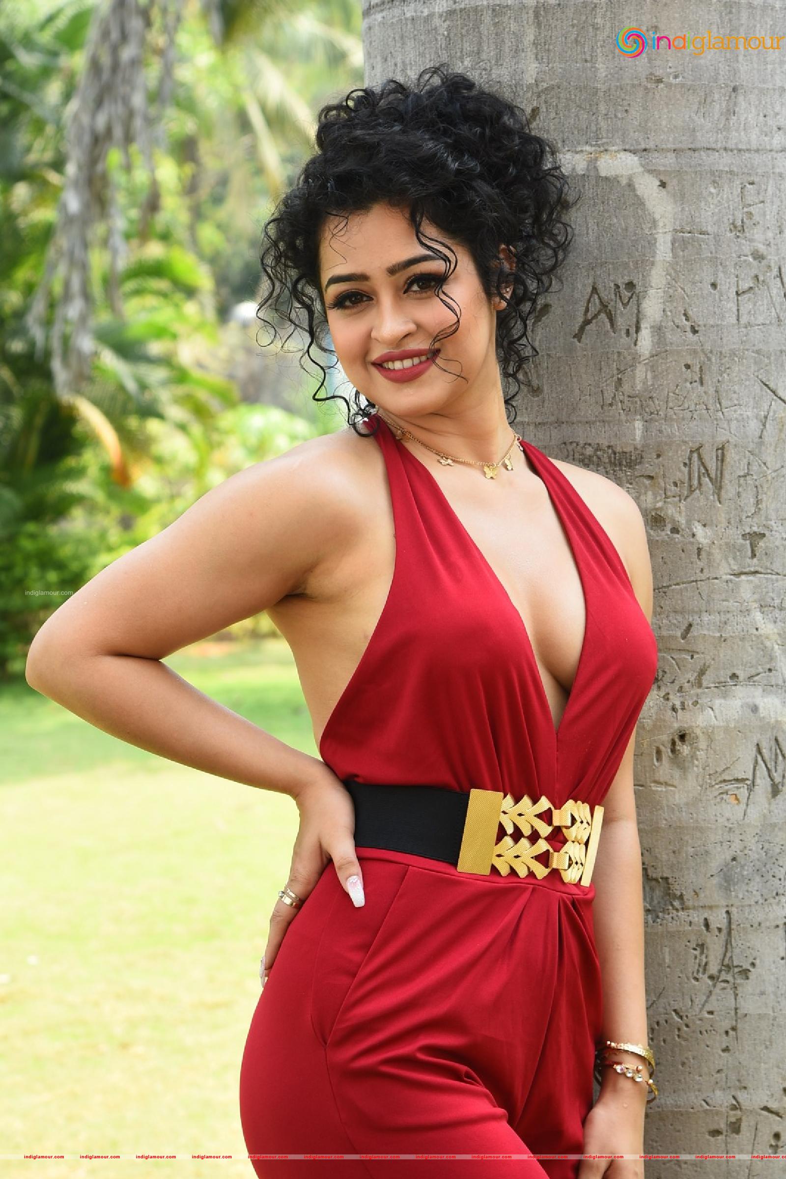 Apsara Rani Actress hd photo