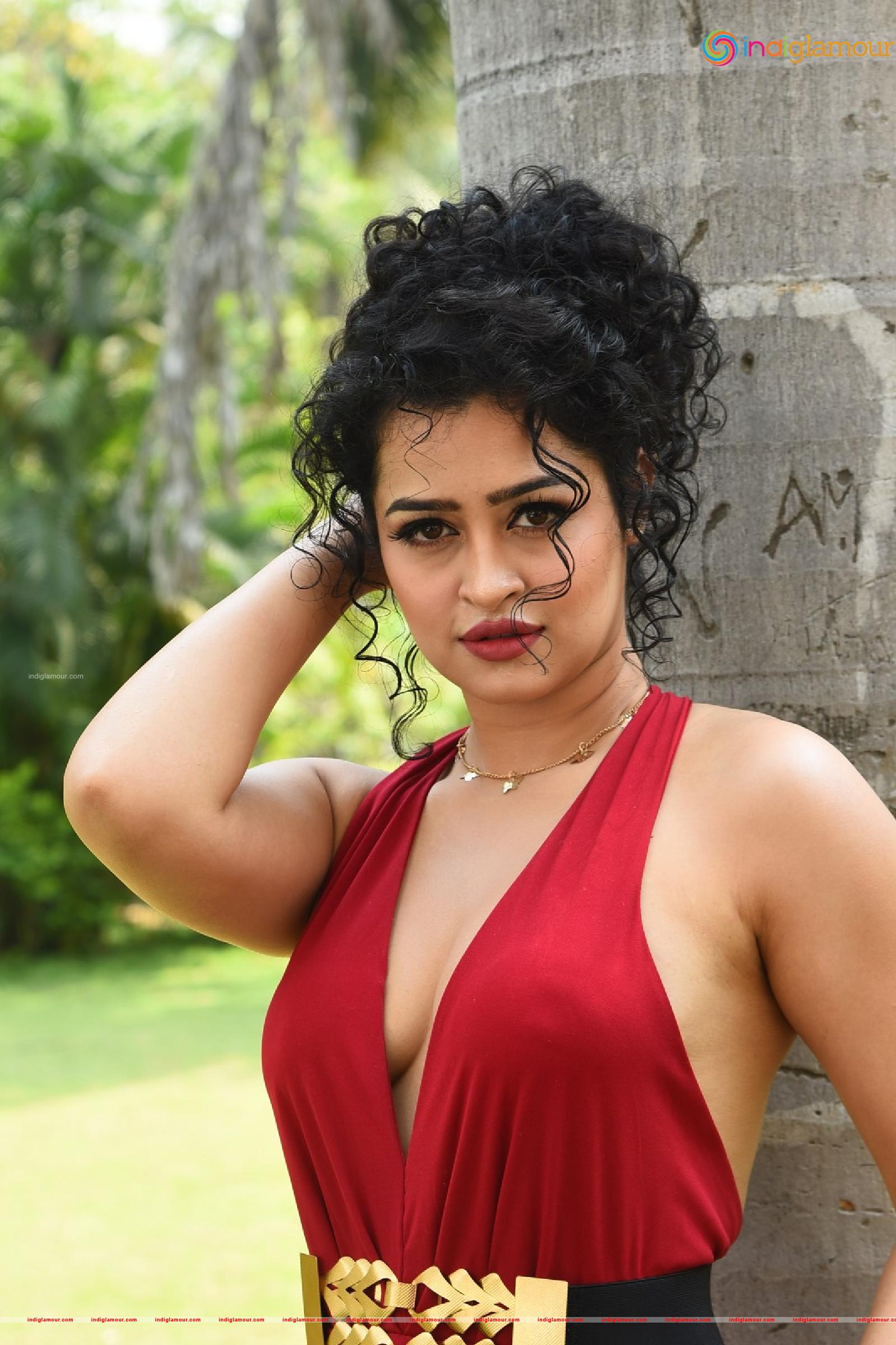 Apsara Rani Actress hd photo
