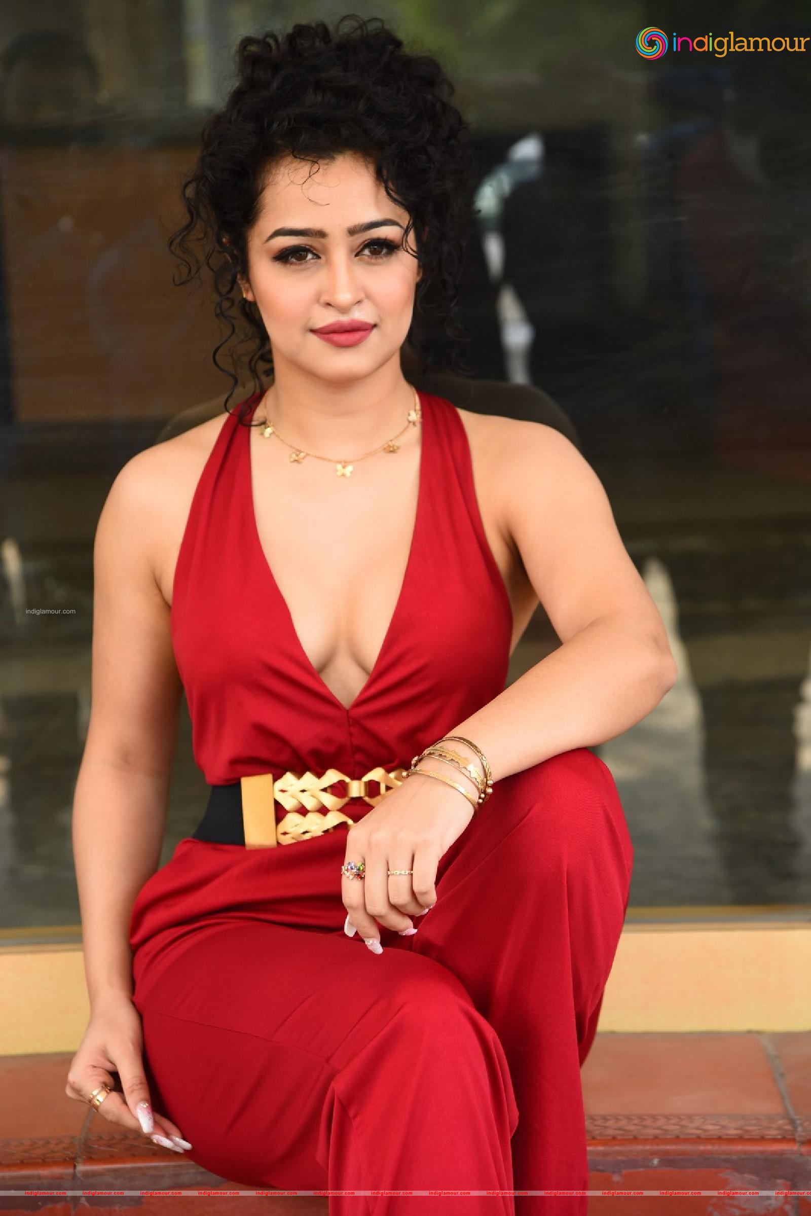 Apsara Rani Actress hd photo