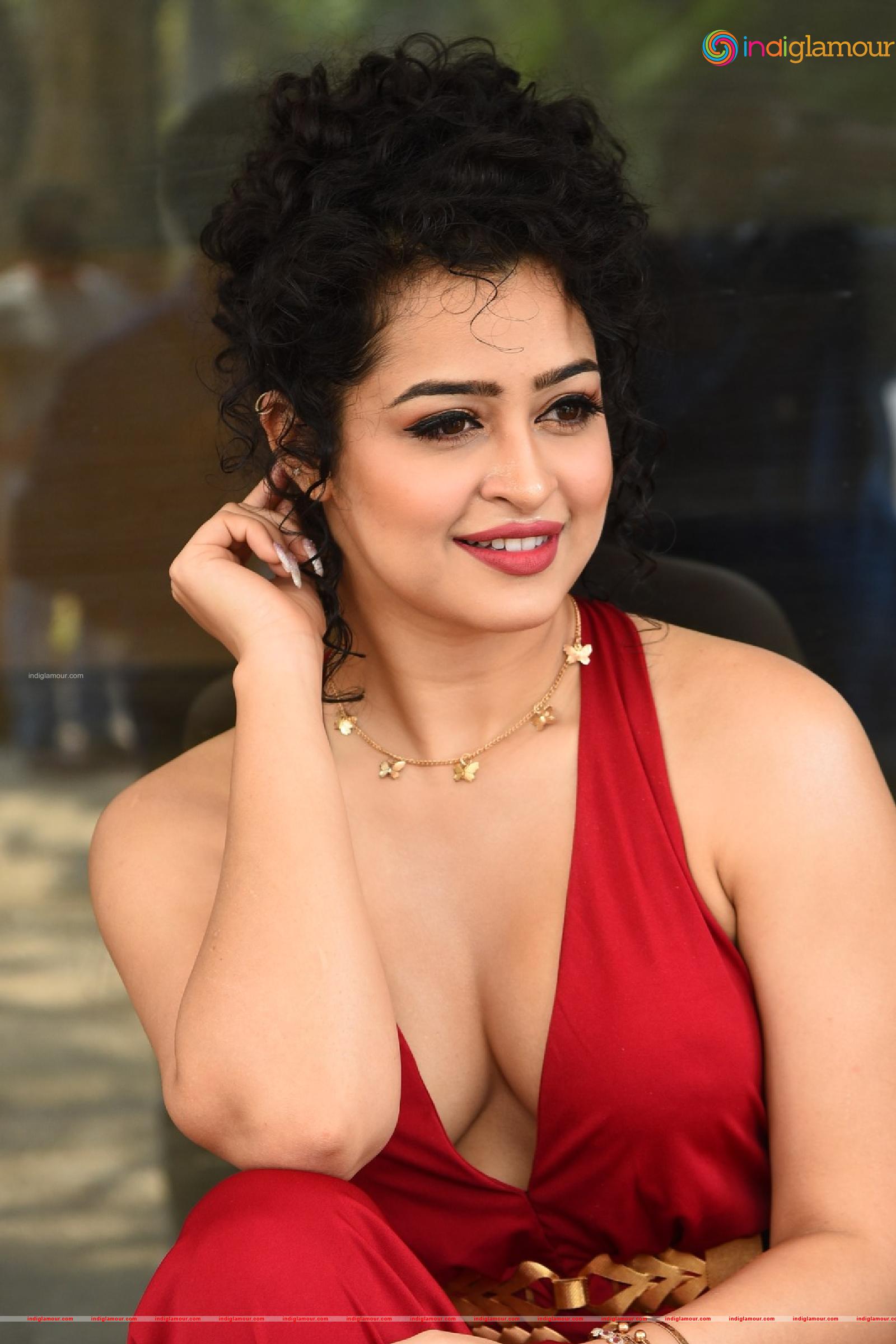 Apsara Rani Actress hd photo