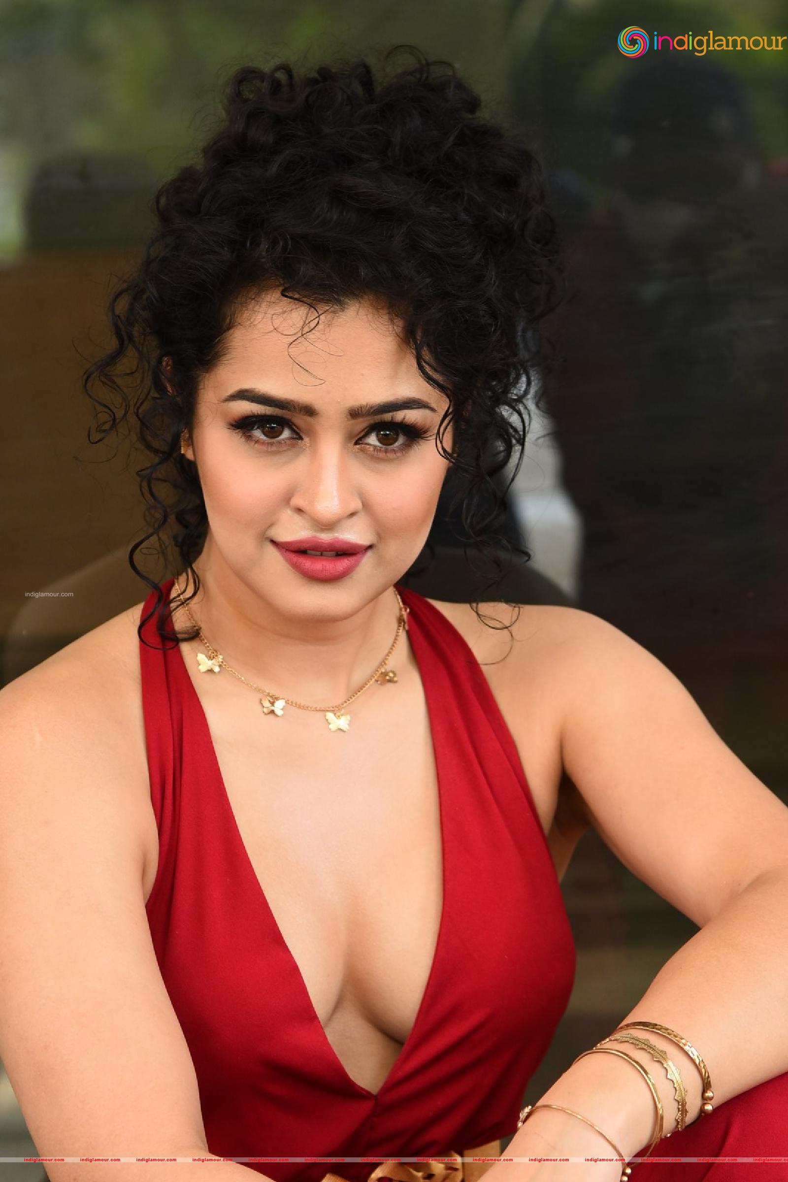 Apsara Rani Actress hd photo