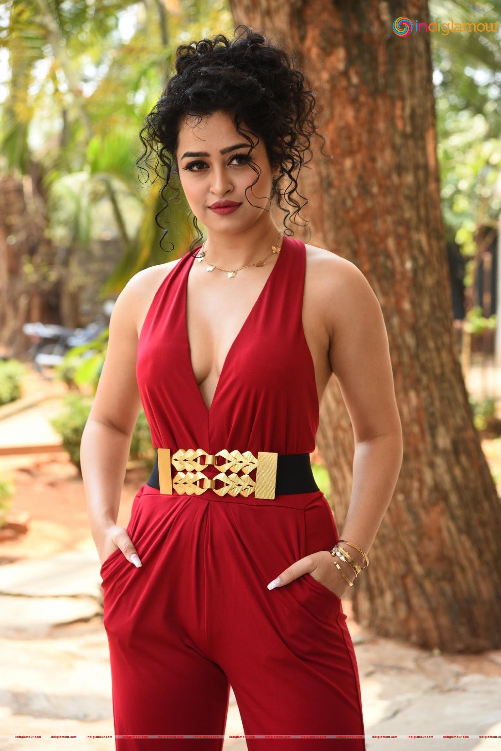 Apsara Rani Actress hd photo