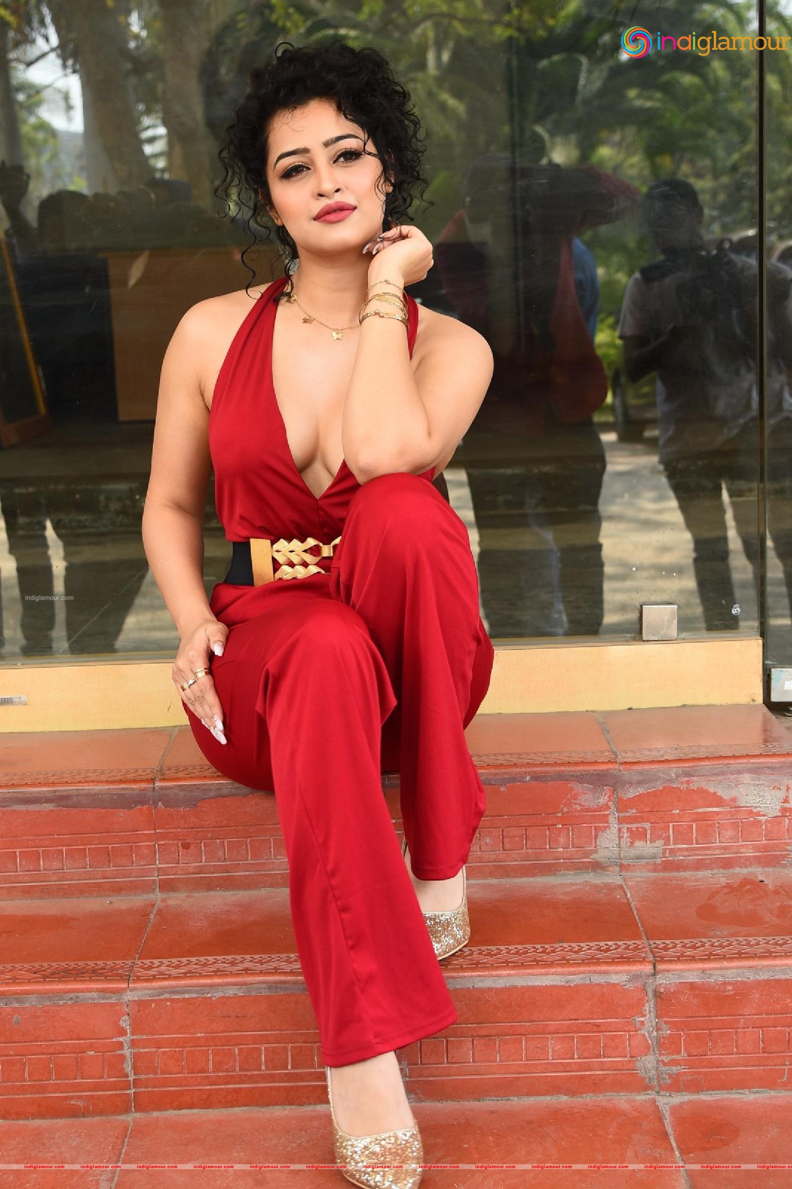 Apsara Rani Actress hd photo