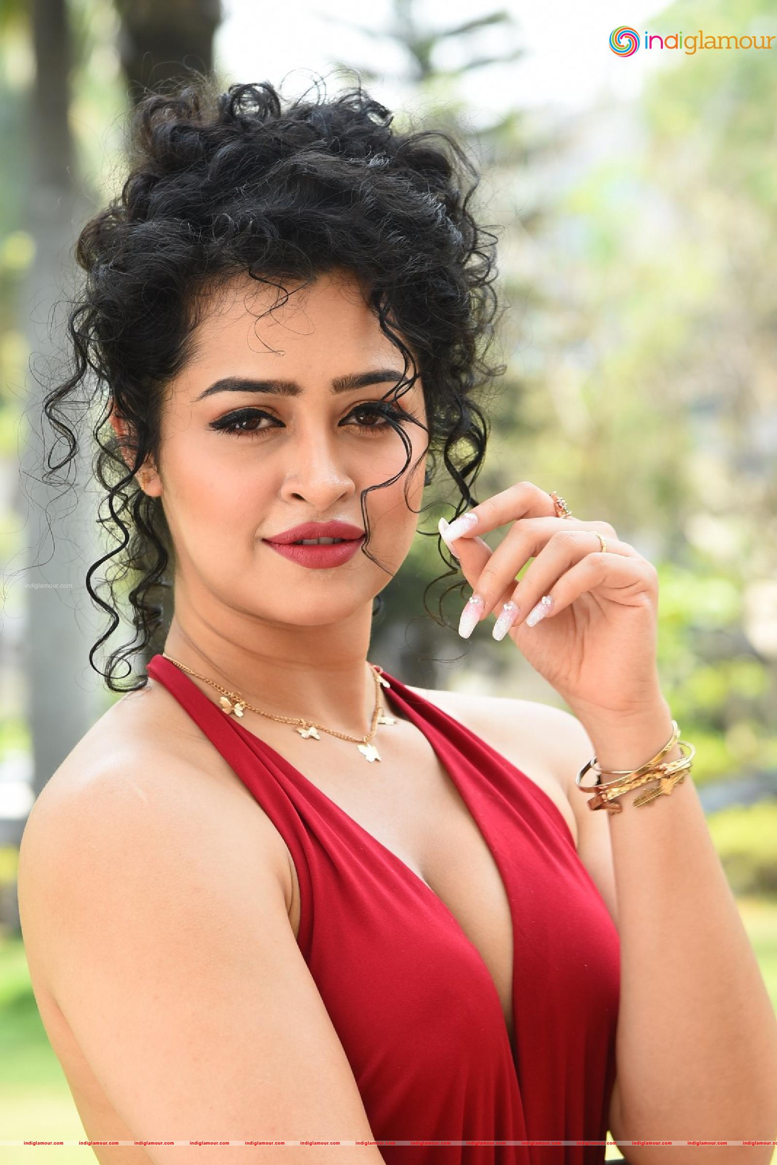 Apsara Rani Actress hd photo