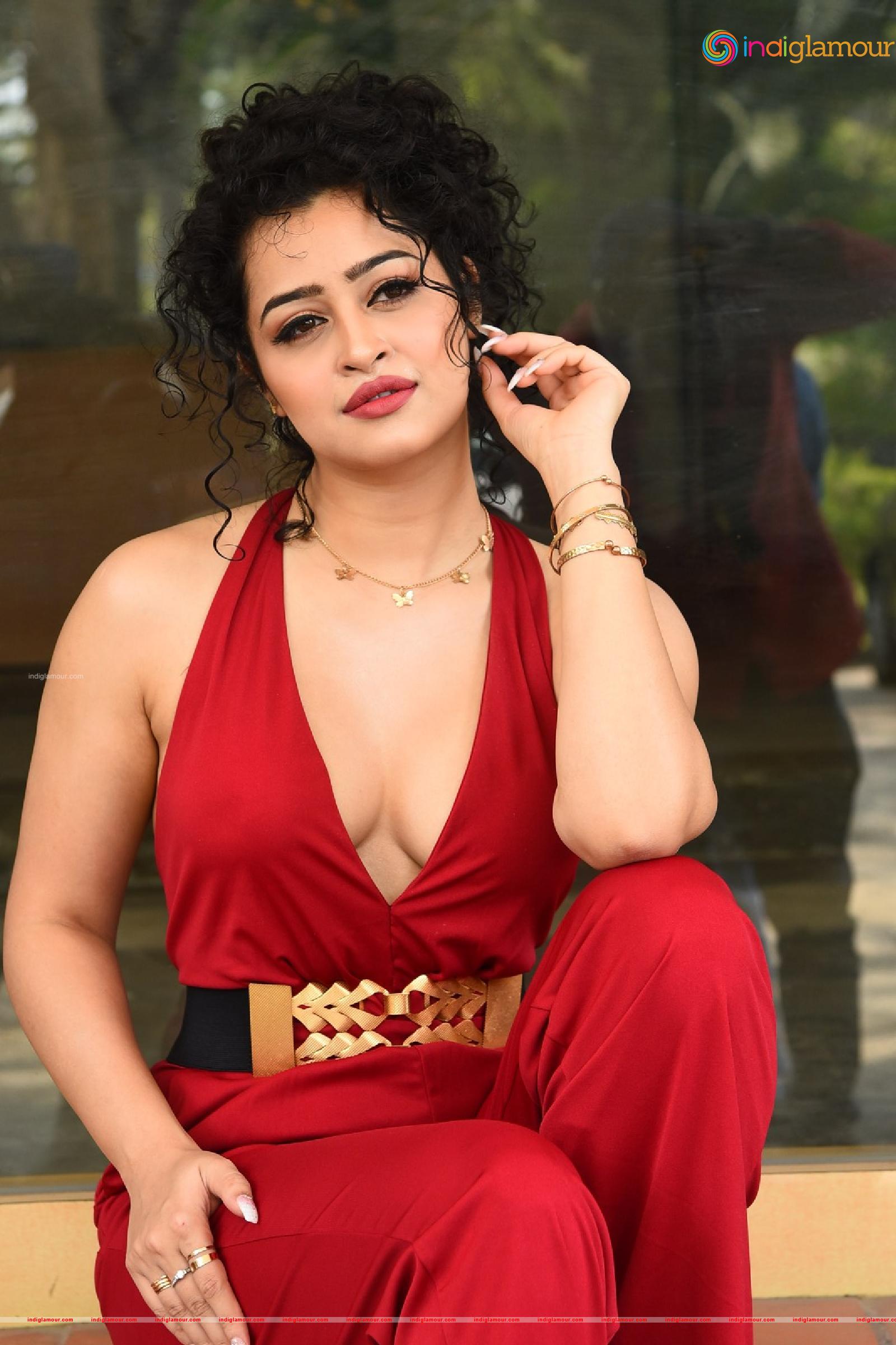 Apsara Rani Actress hd photo