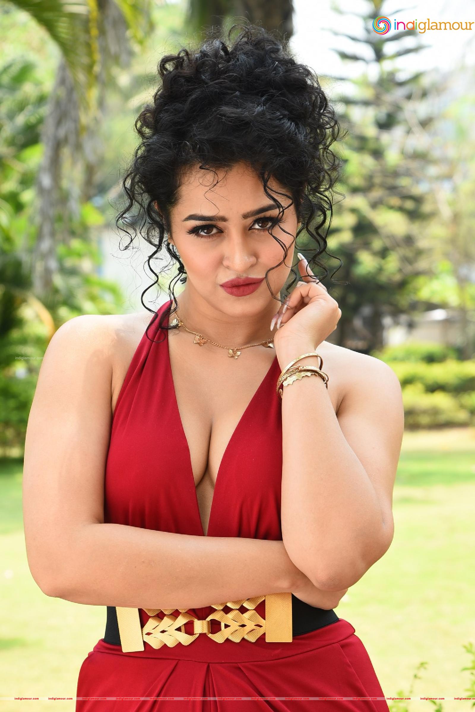 Apsara Rani Actress hd photo