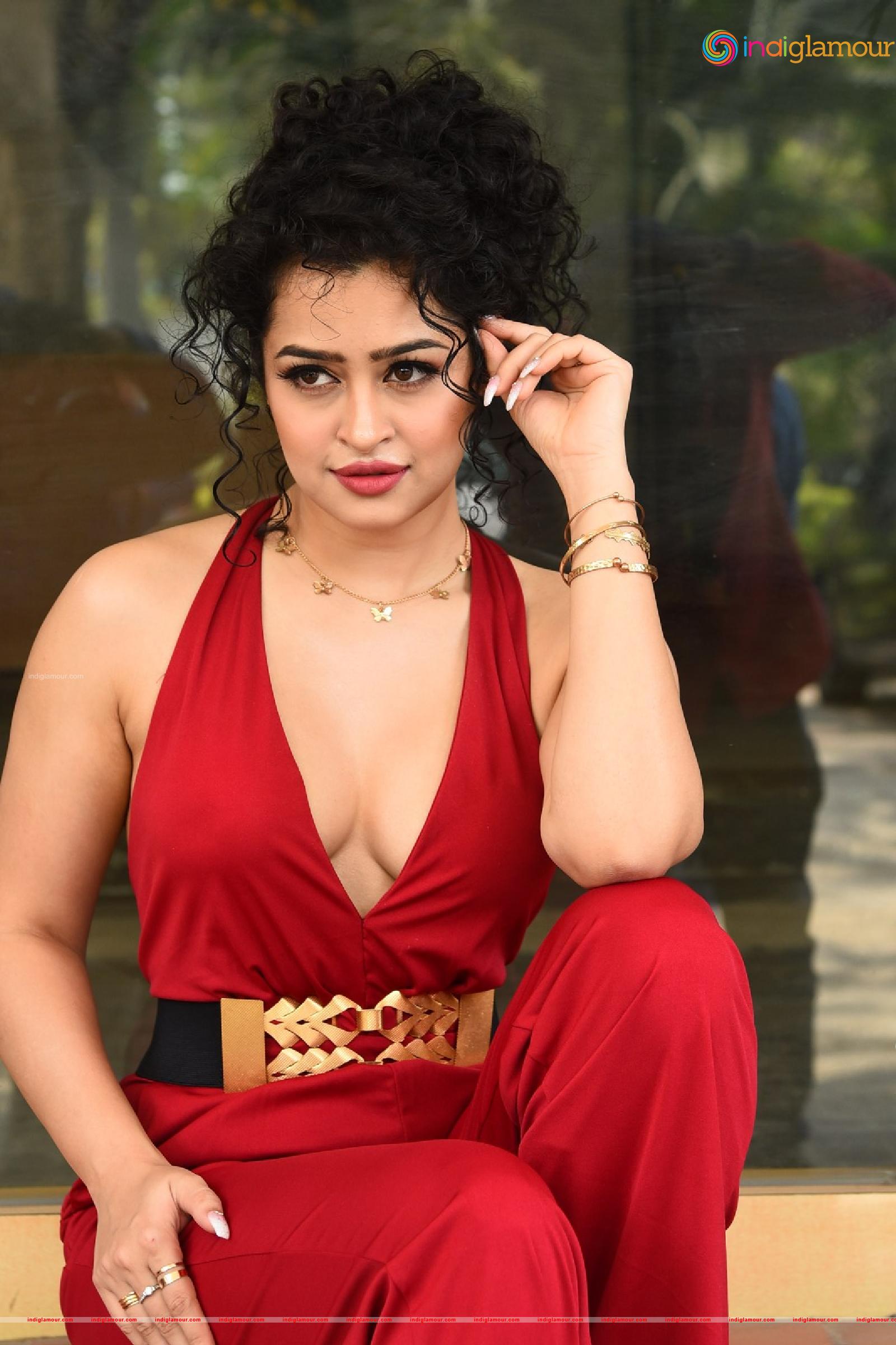 Apsara Rani Actress hd photo