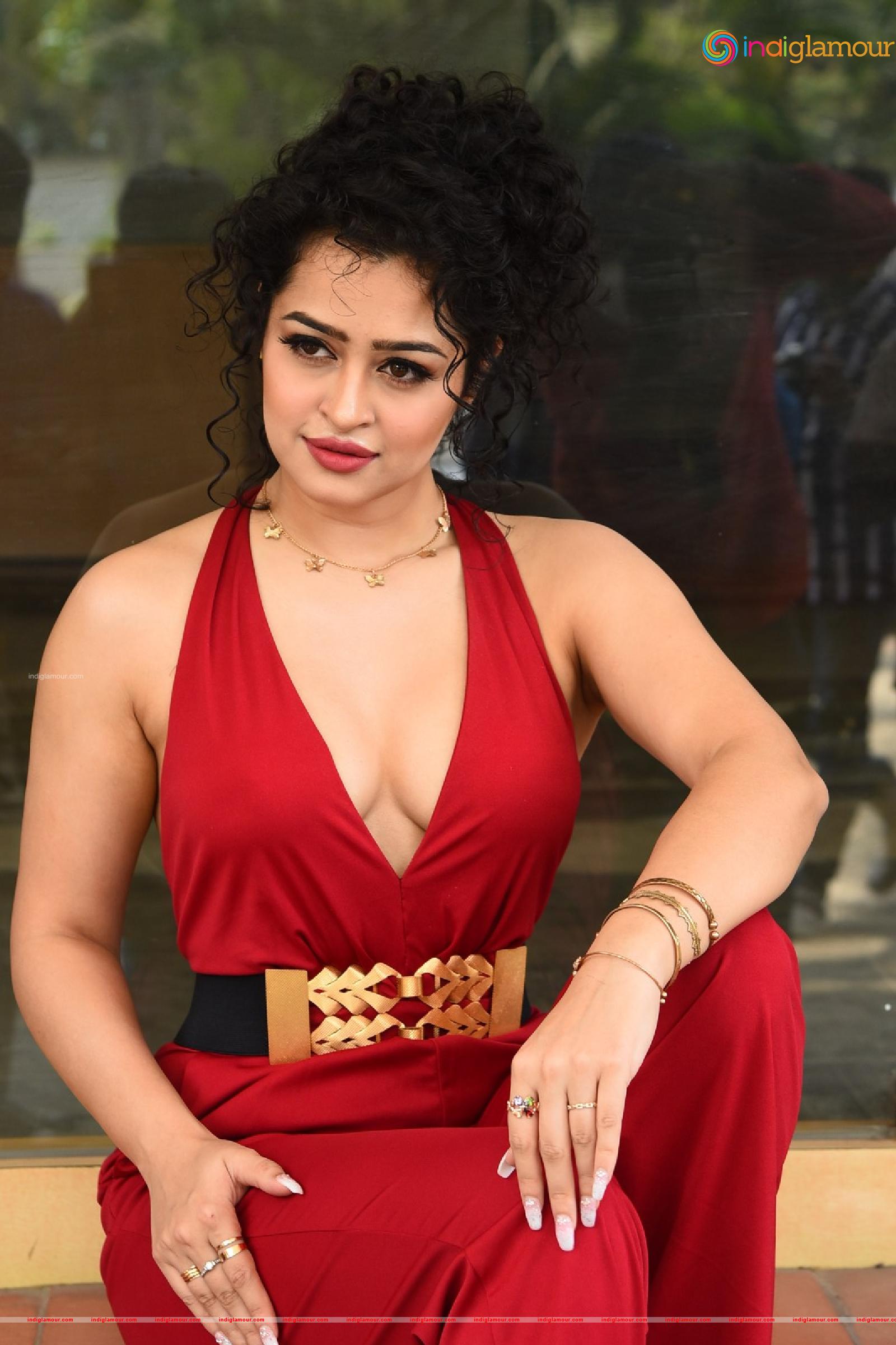 Apsara Rani Actress hd photo