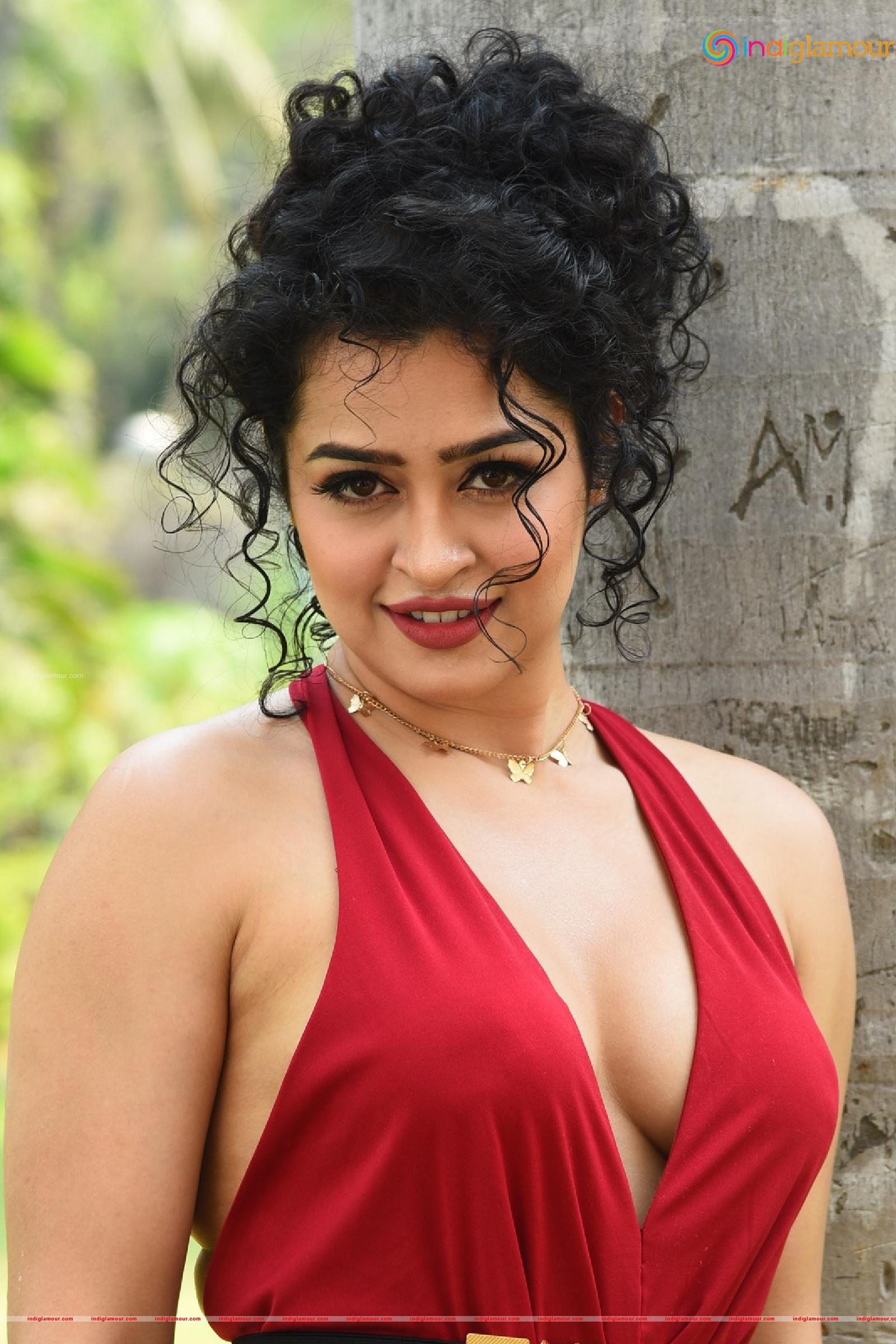 Apsara Rani Actress hd photo