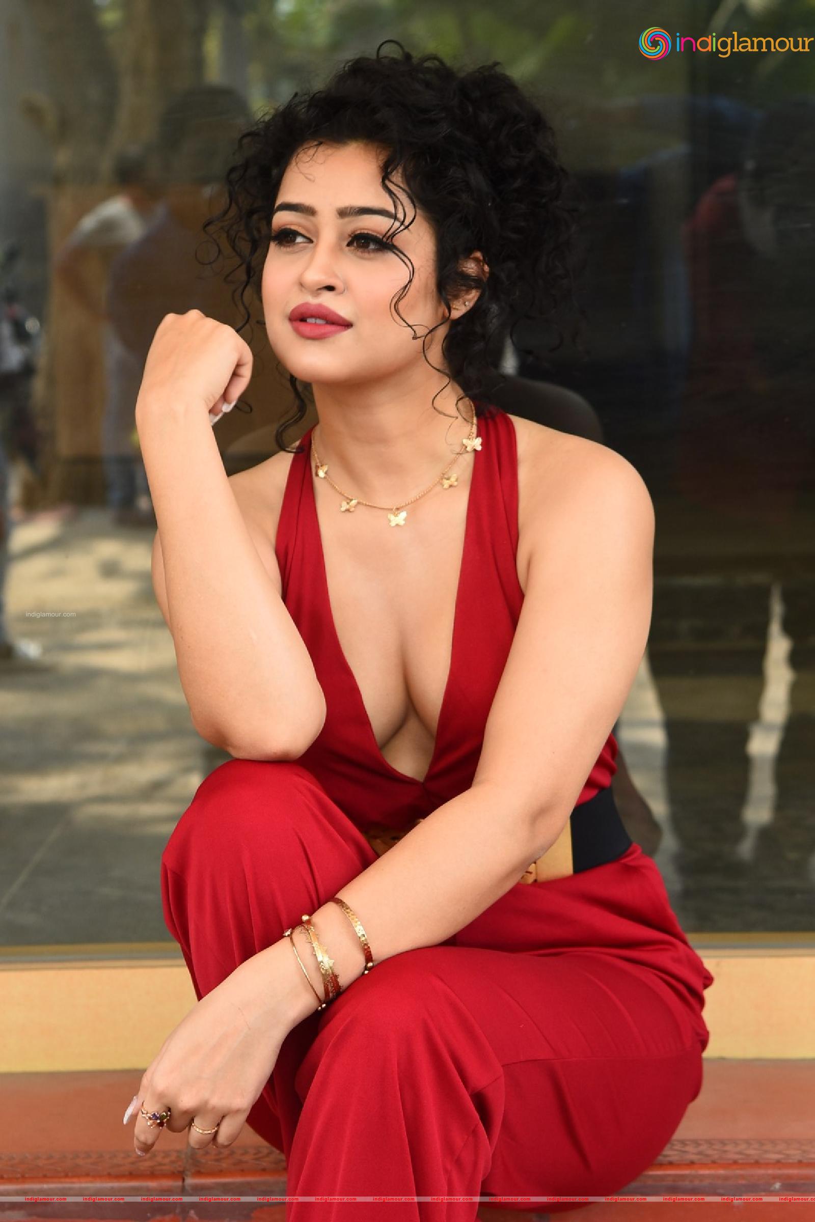 Apsara Rani Actress hd photo