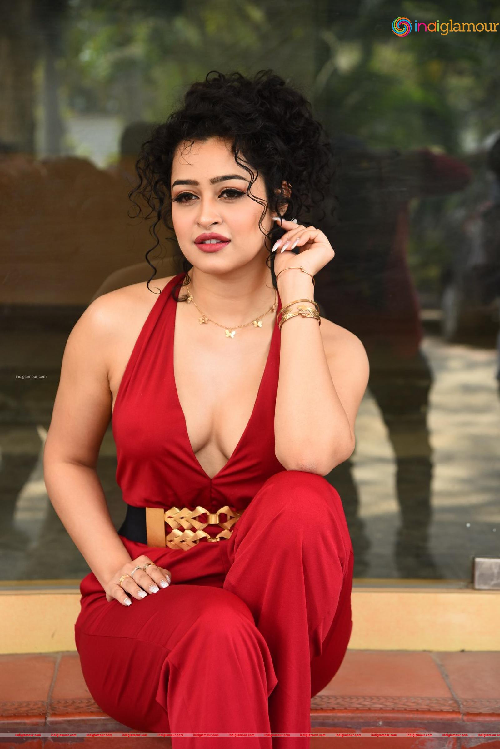 Apsara Rani Actress hd photo