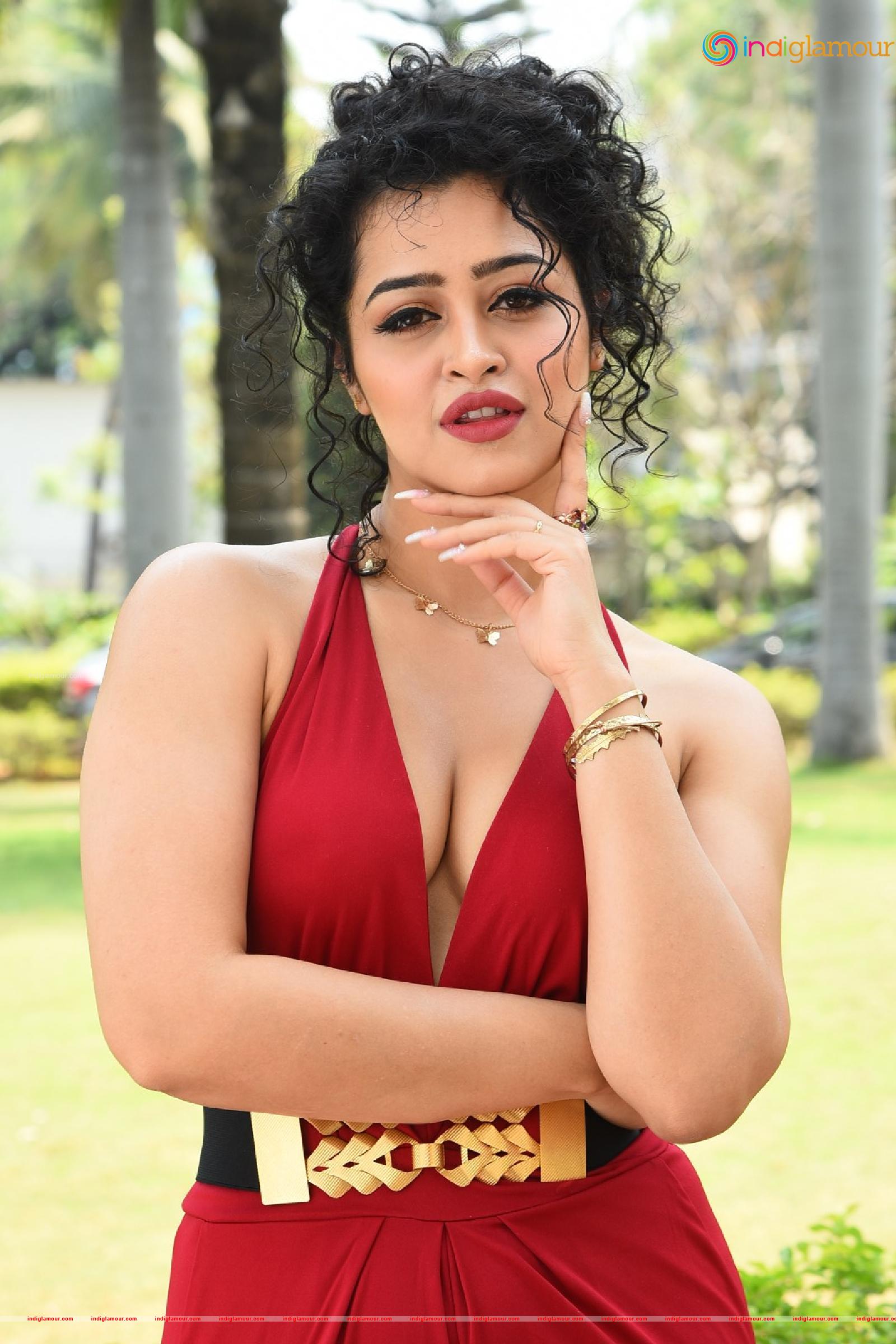 Apsara Rani Actress hd photo