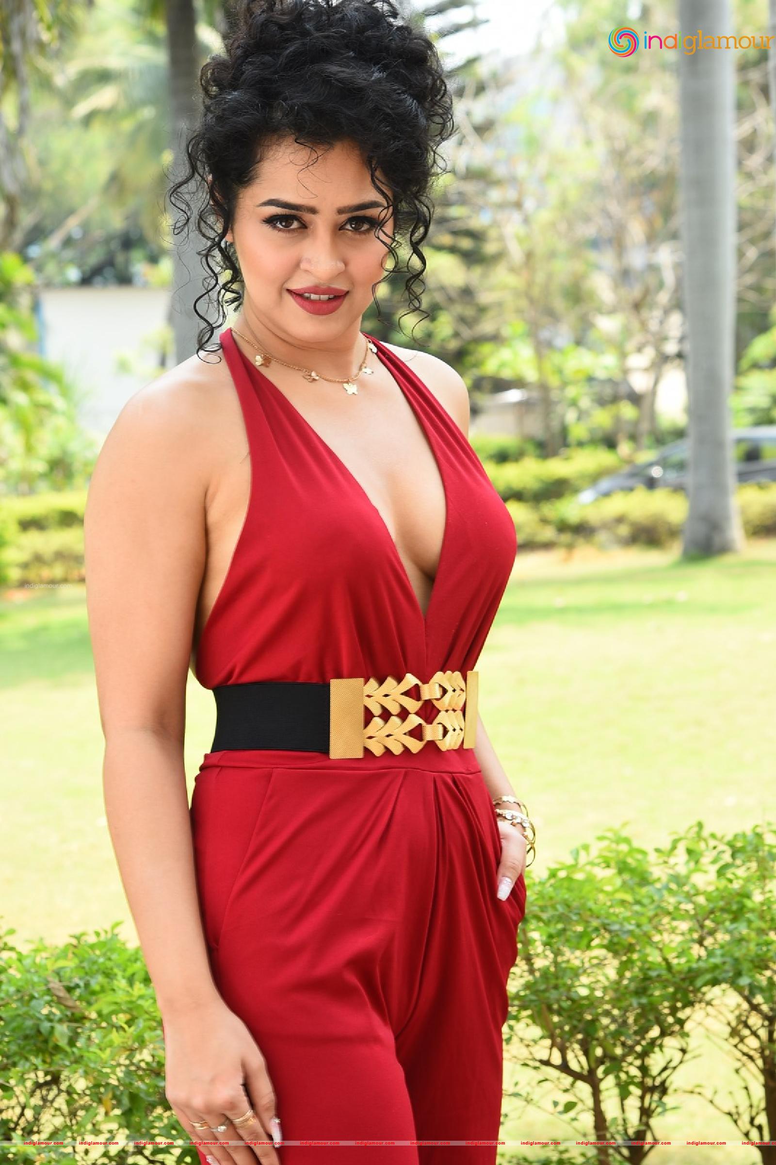 Apsara Rani Actress hd photo