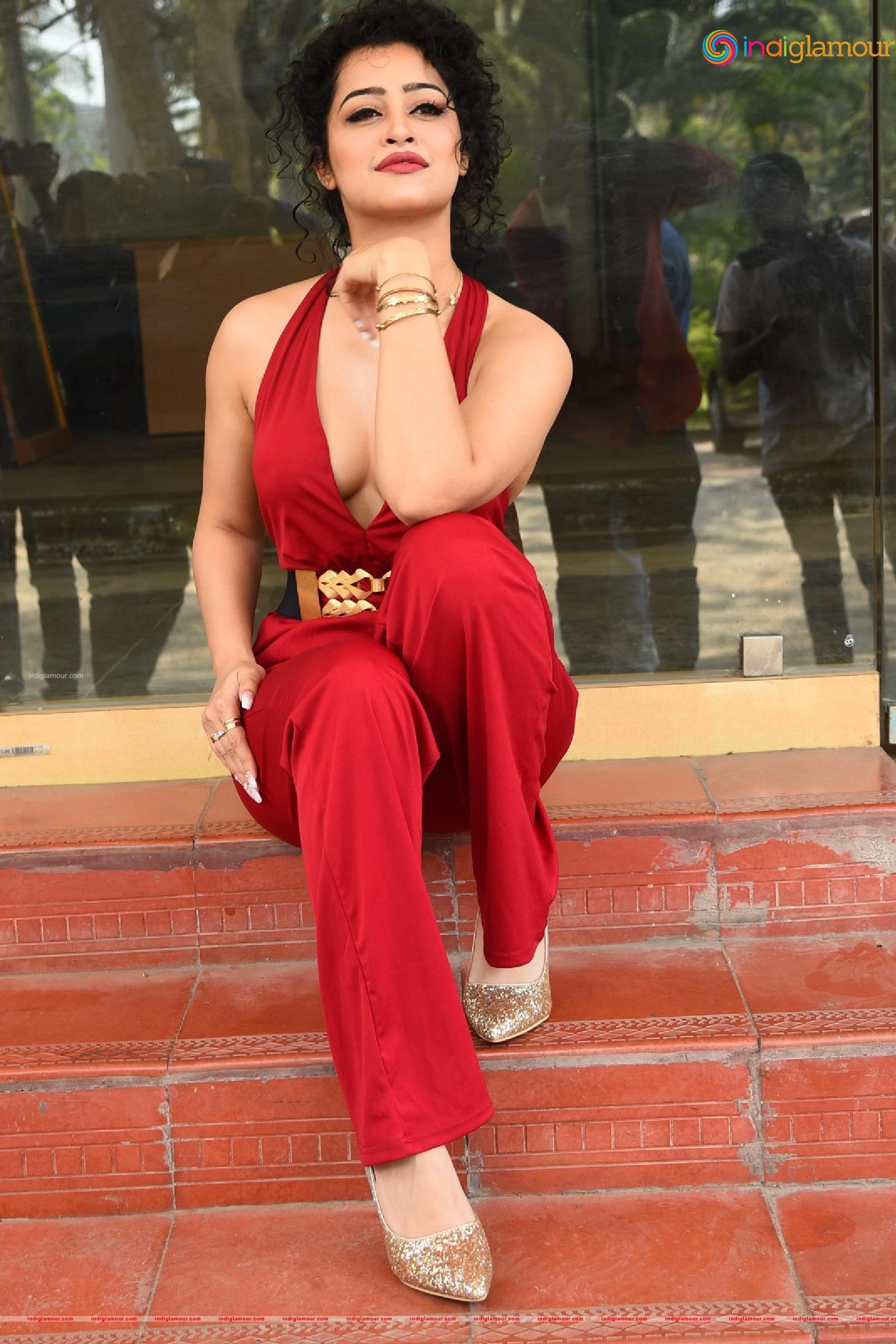 Apsara Rani Actress hd photo