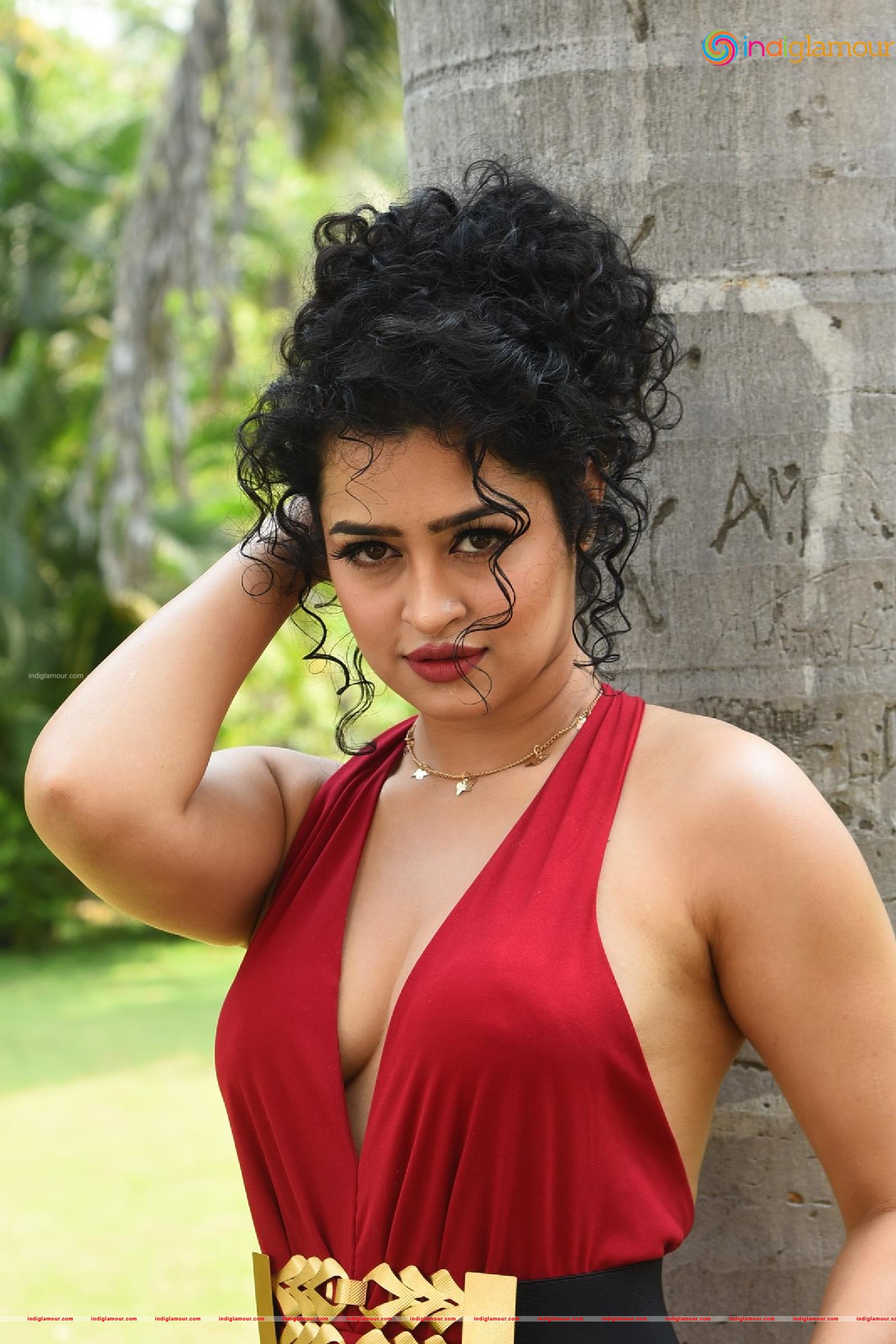Apsara Rani Actress hd photo