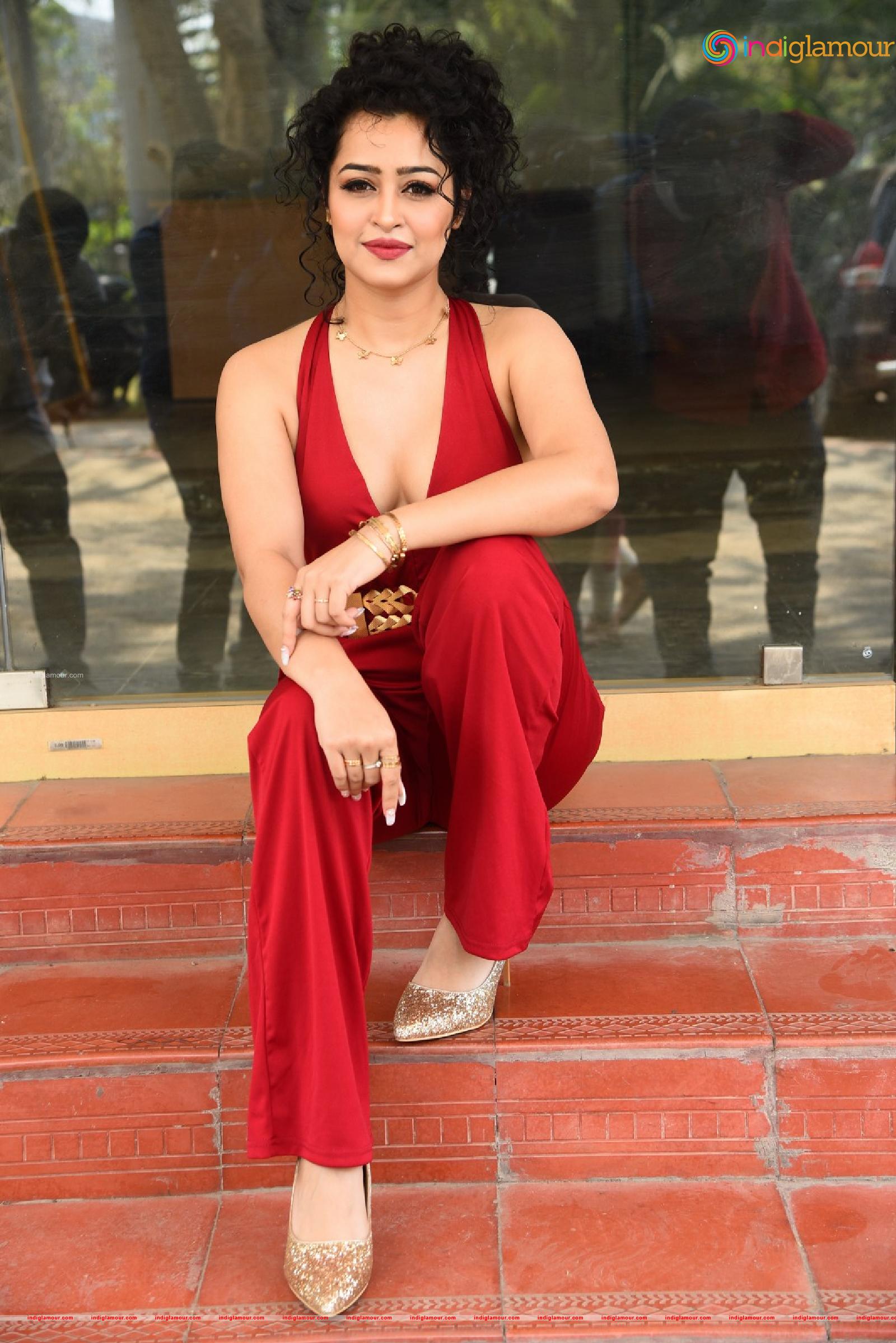 Apsara Rani Actress hd photo
