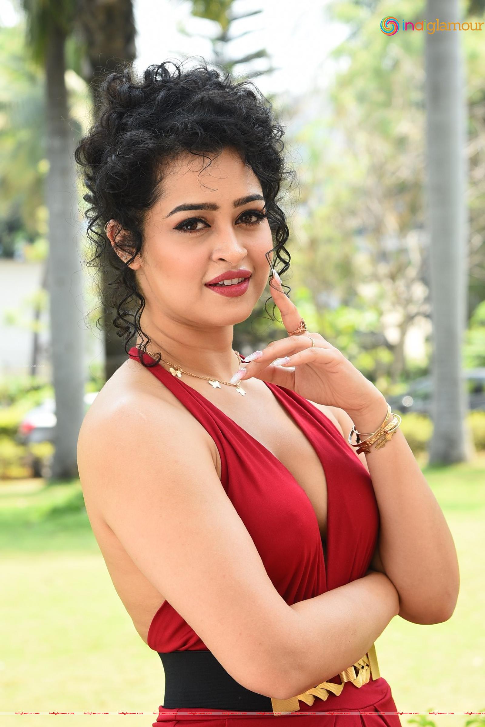 Apsara Rani Actress hd photo