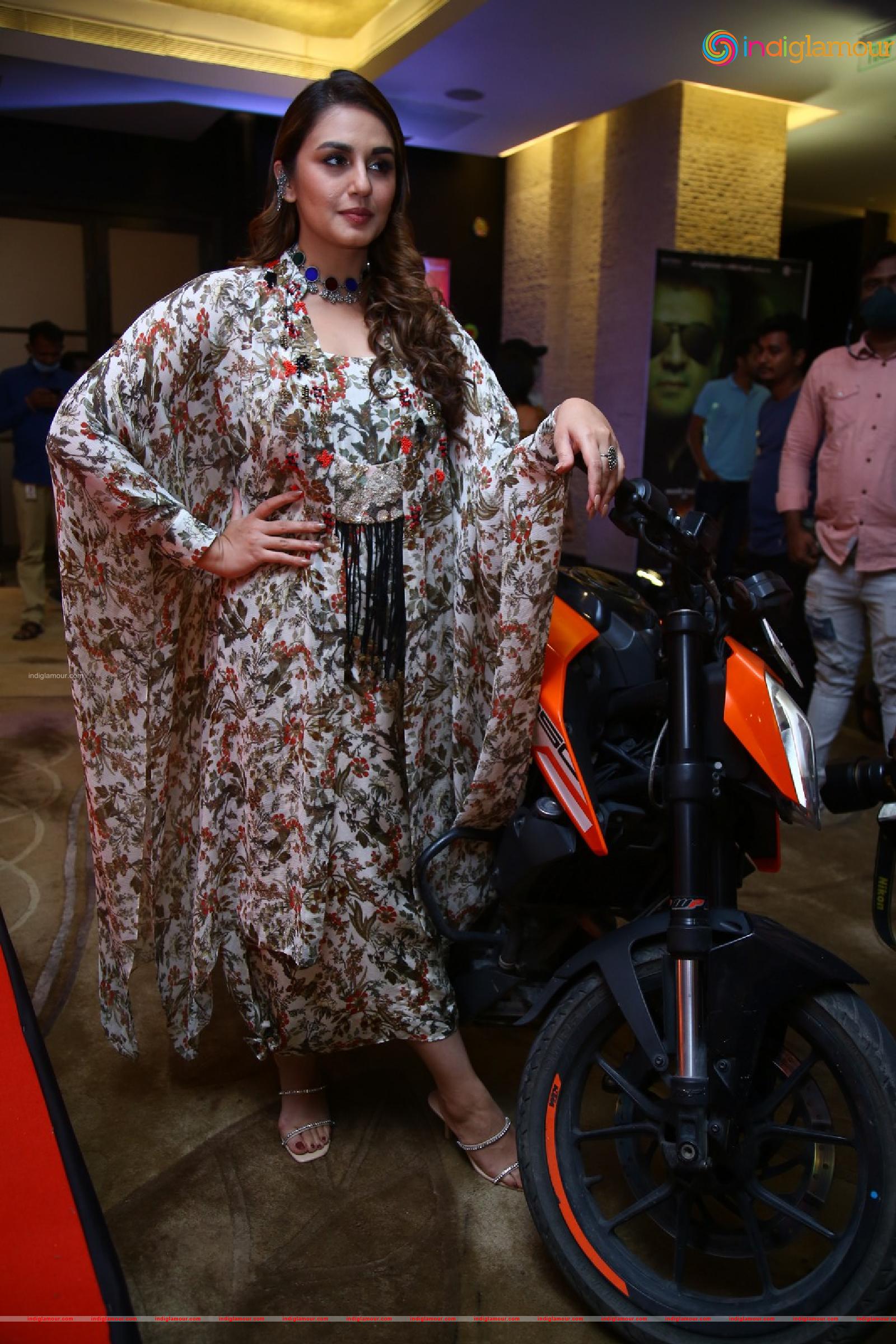 Huma Qureshi Actress hd photo