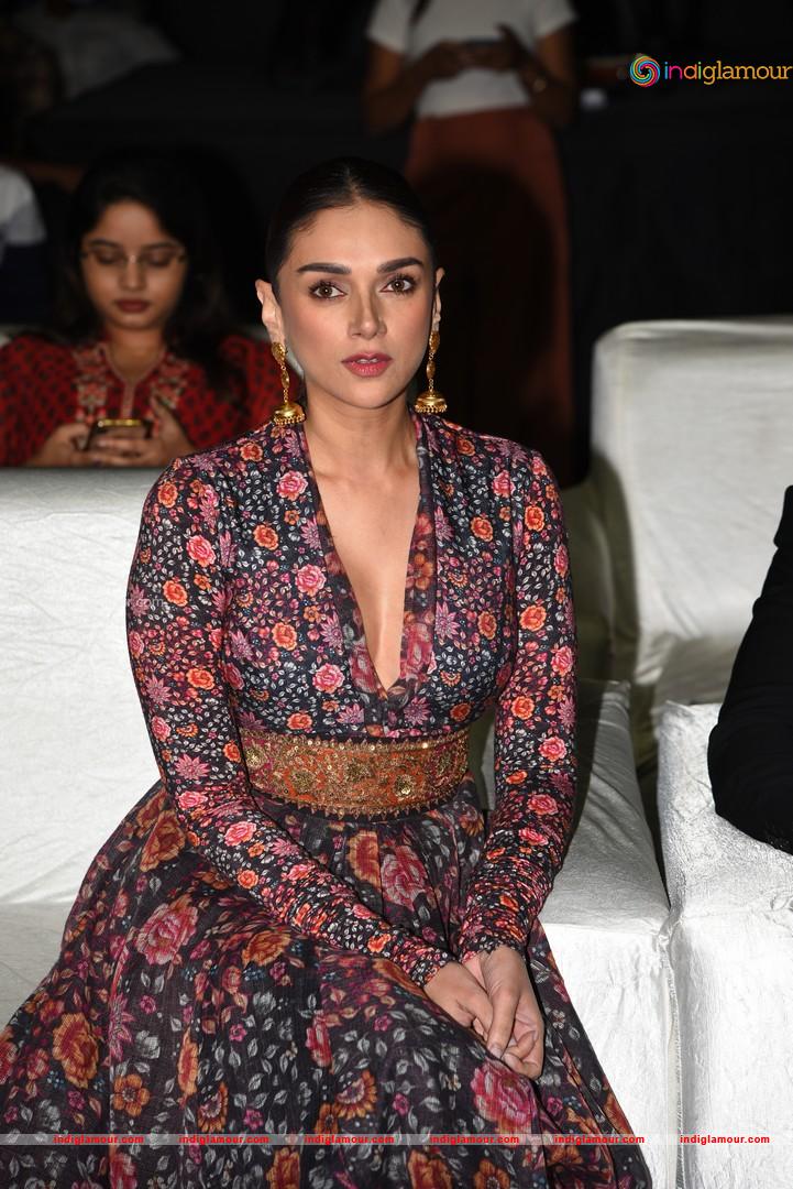 Aditi Rao Hydari Actress hd photo