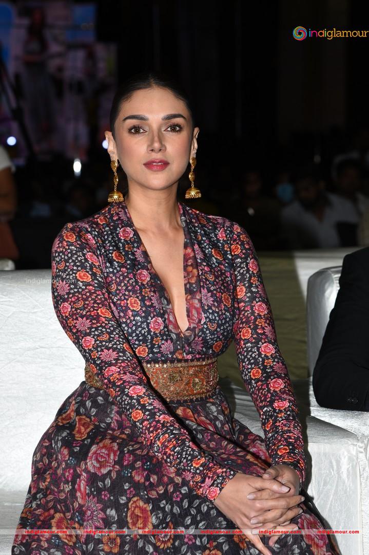 Aditi Rao Hydari Actress hd photo