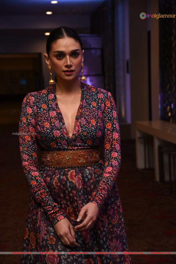 Aditi Rao Hydari Actress hd photo