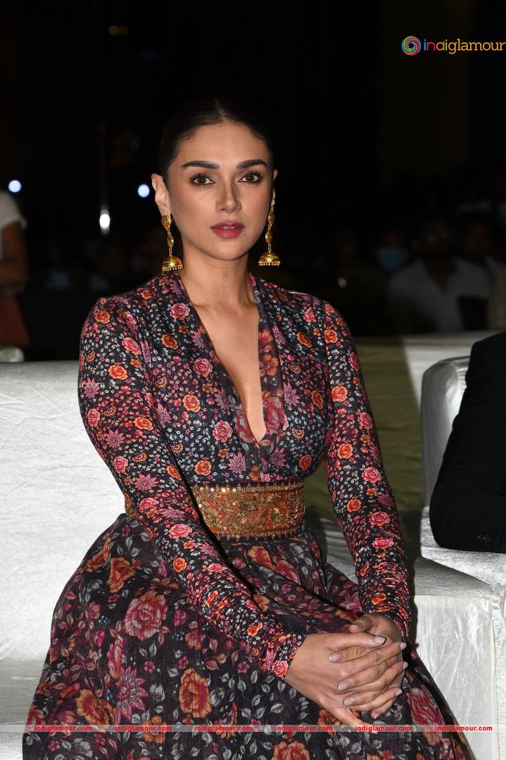 Aditi Rao Hydari Actress hd photo