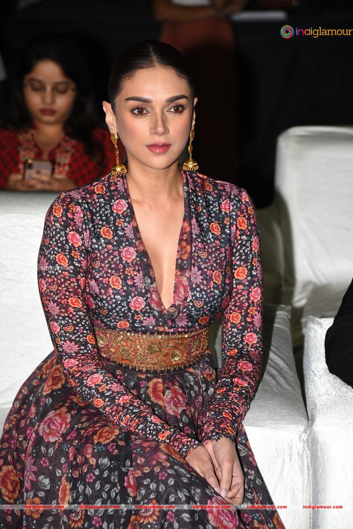 Aditi Rao Hydari Actress hd photo