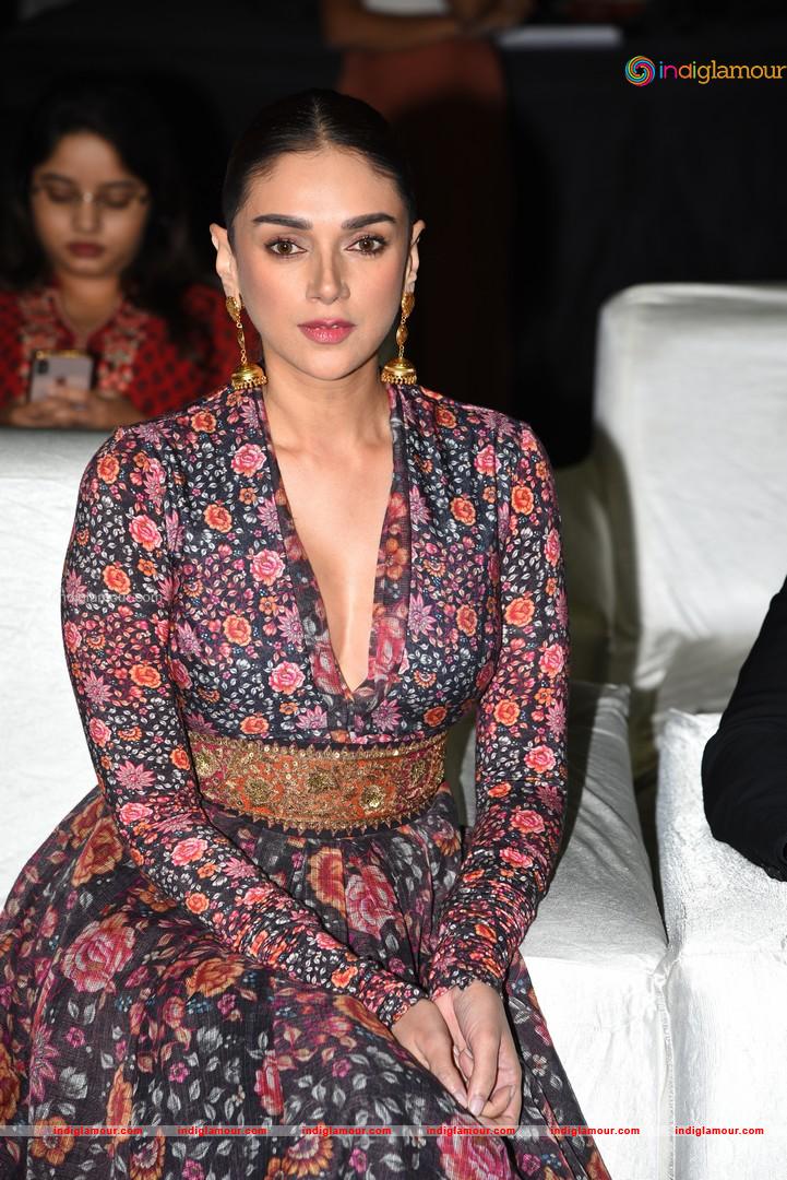 Aditi Rao Hydari Actress hd photo