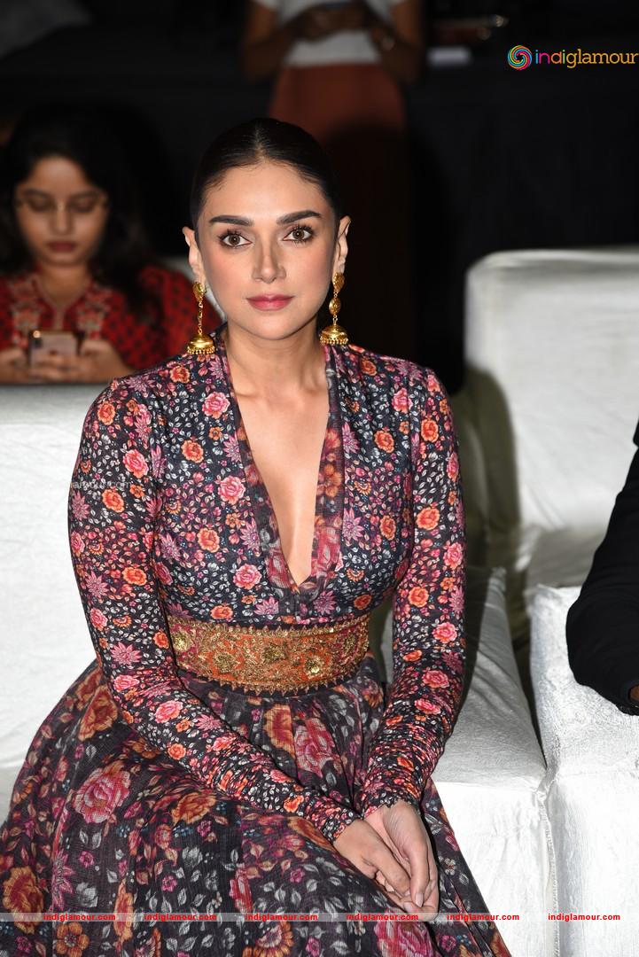 Aditi Rao Hydari Actress hd photo