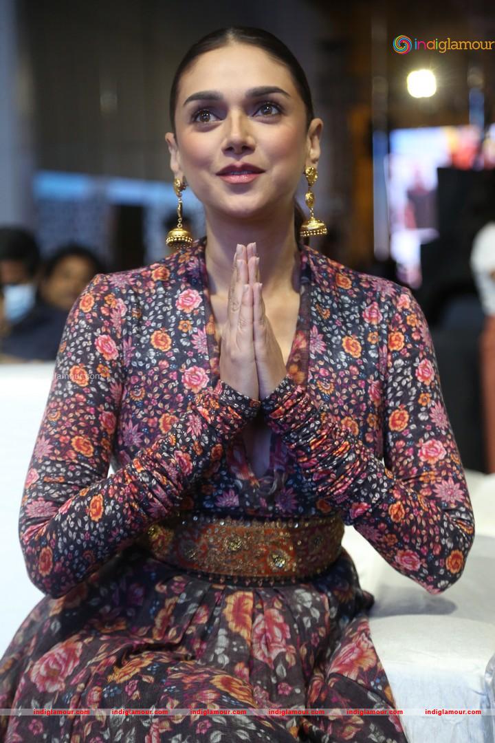Aditi Rao Hydari Actress hd photo