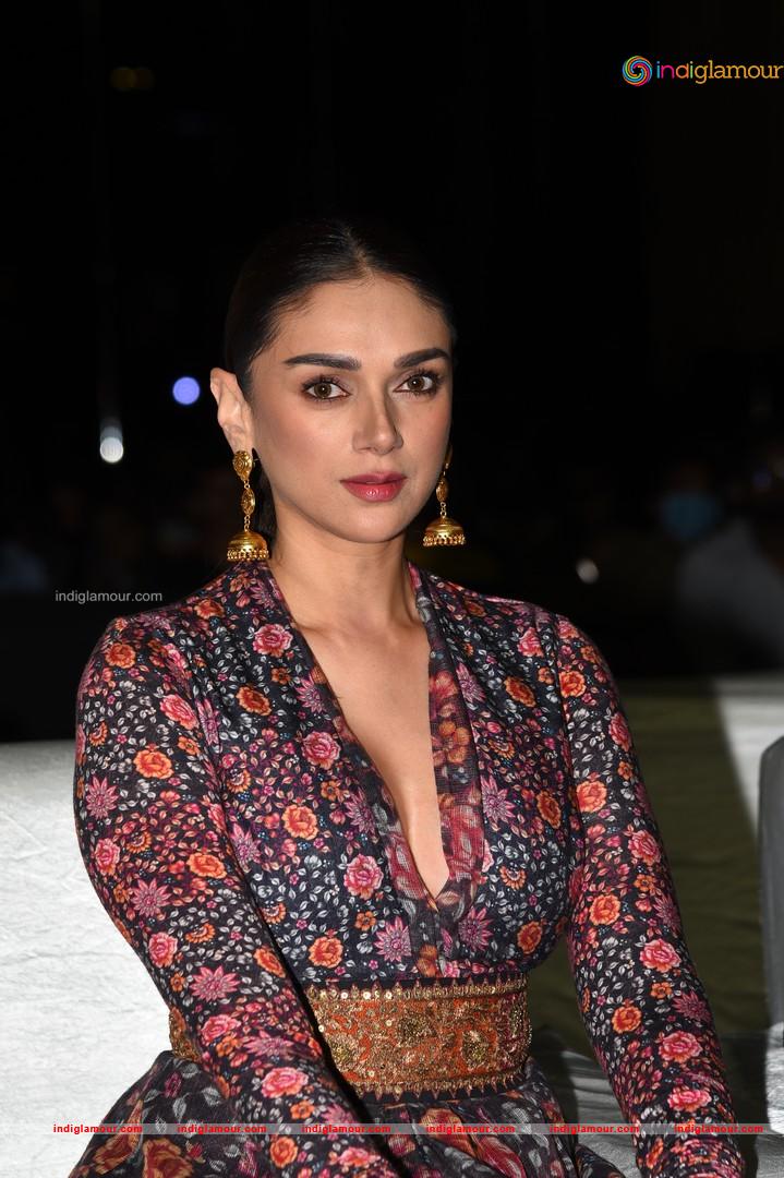 Aditi Rao Hydari Actress hd photo