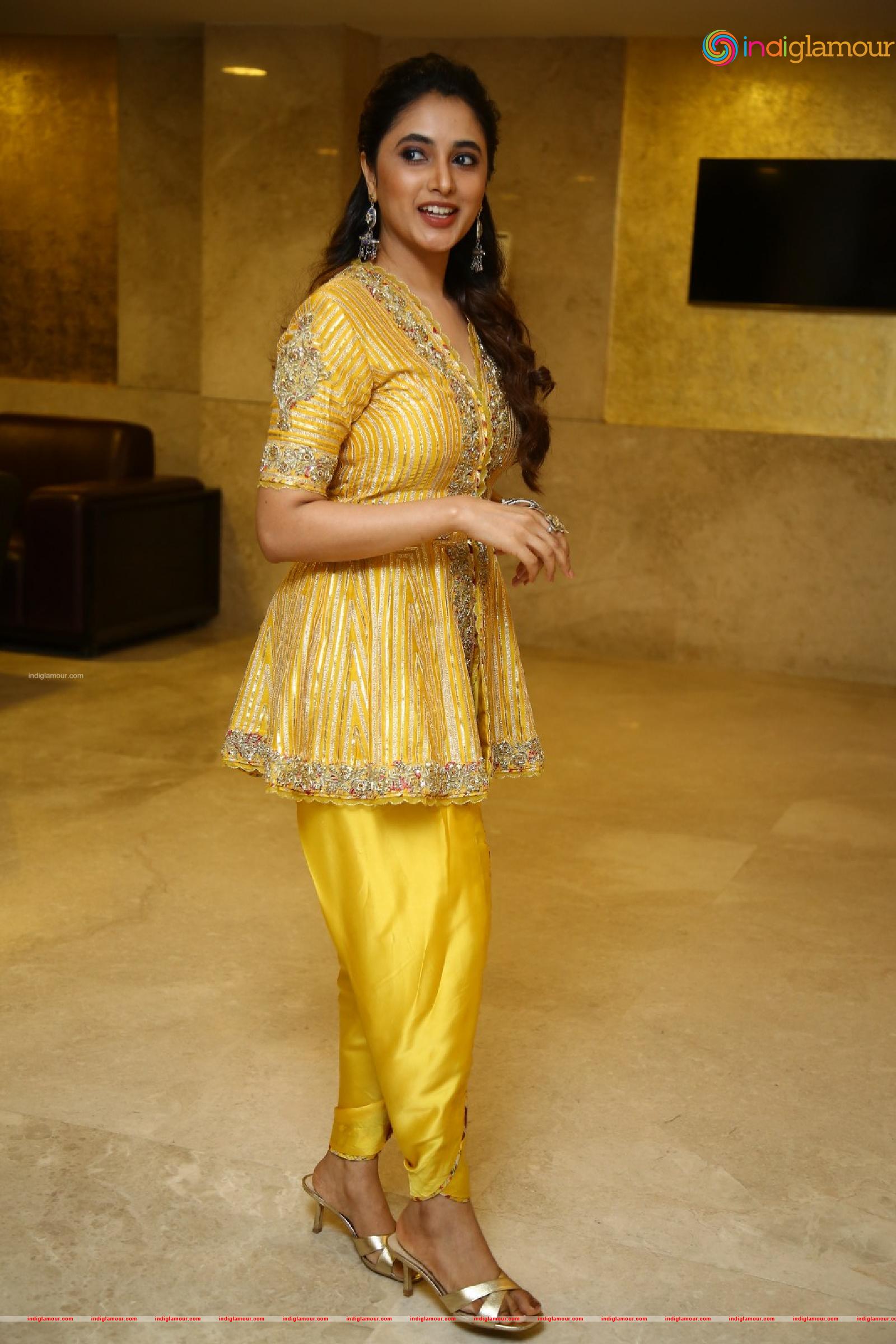 Priyanka Mohan Actress hd photo