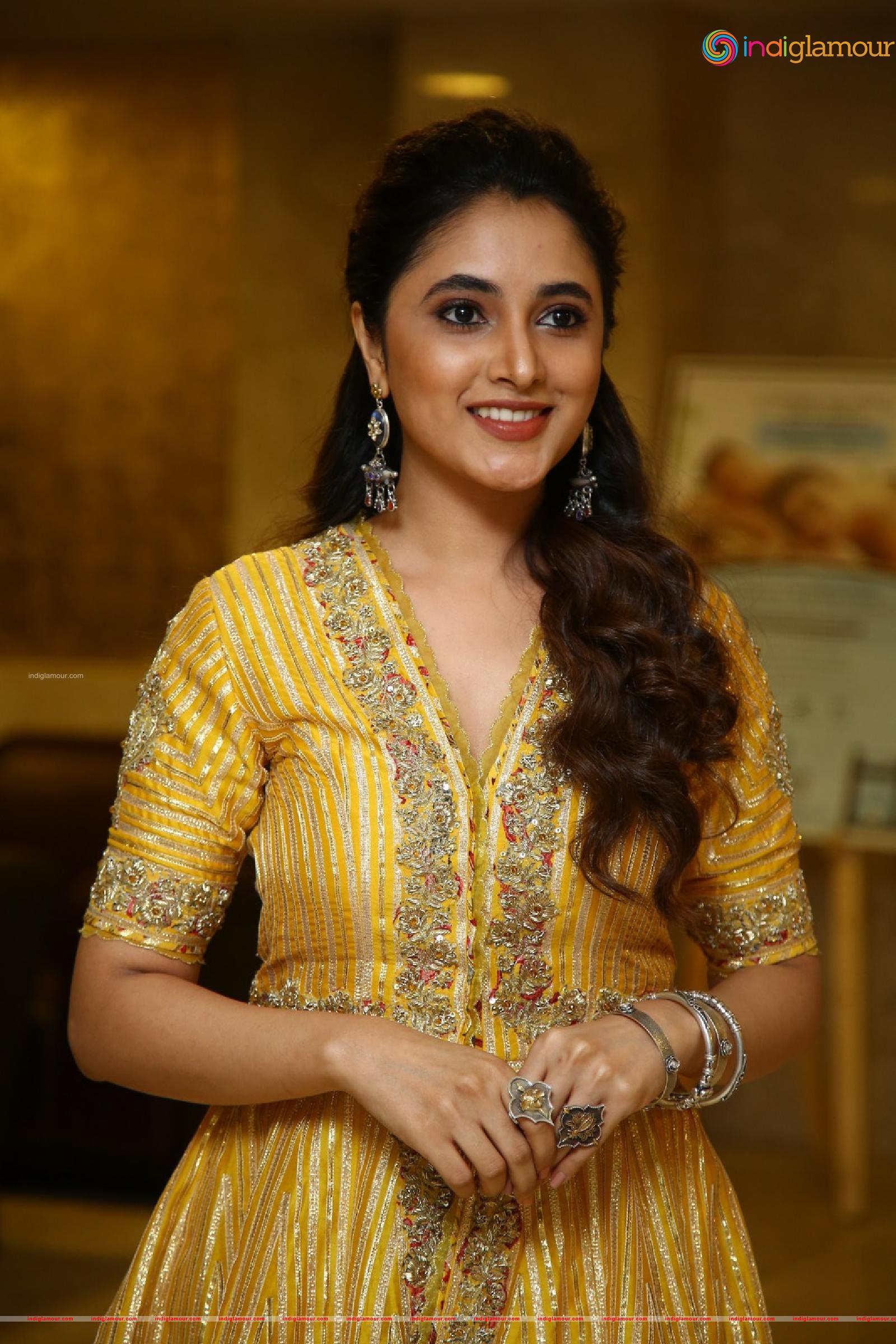 Priyanka Mohan Actress hd photo