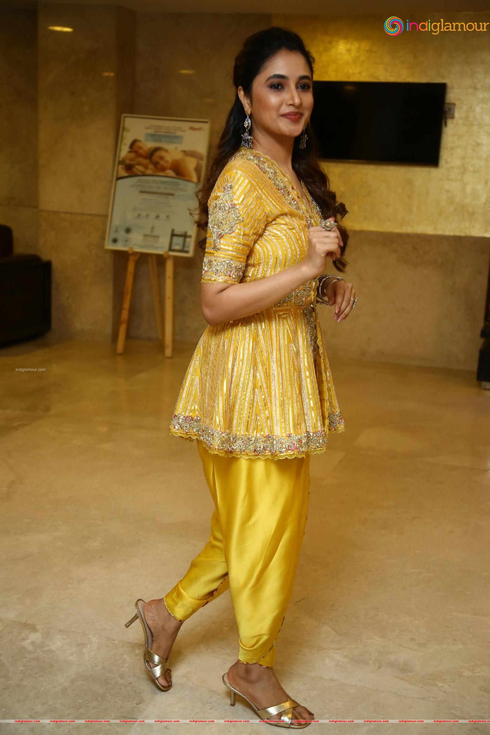 Priyanka Mohan Actress hd photo