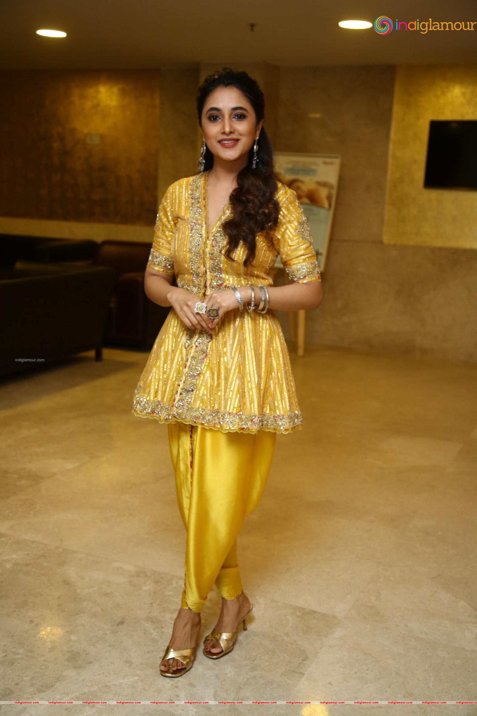 Priyanka Mohan Actress hd photo