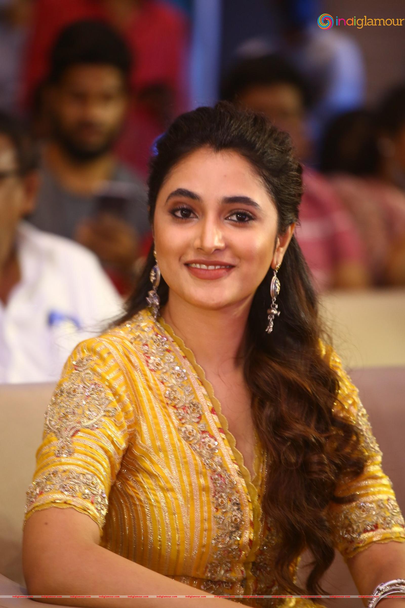 Priyanka Mohan Actress hd photo